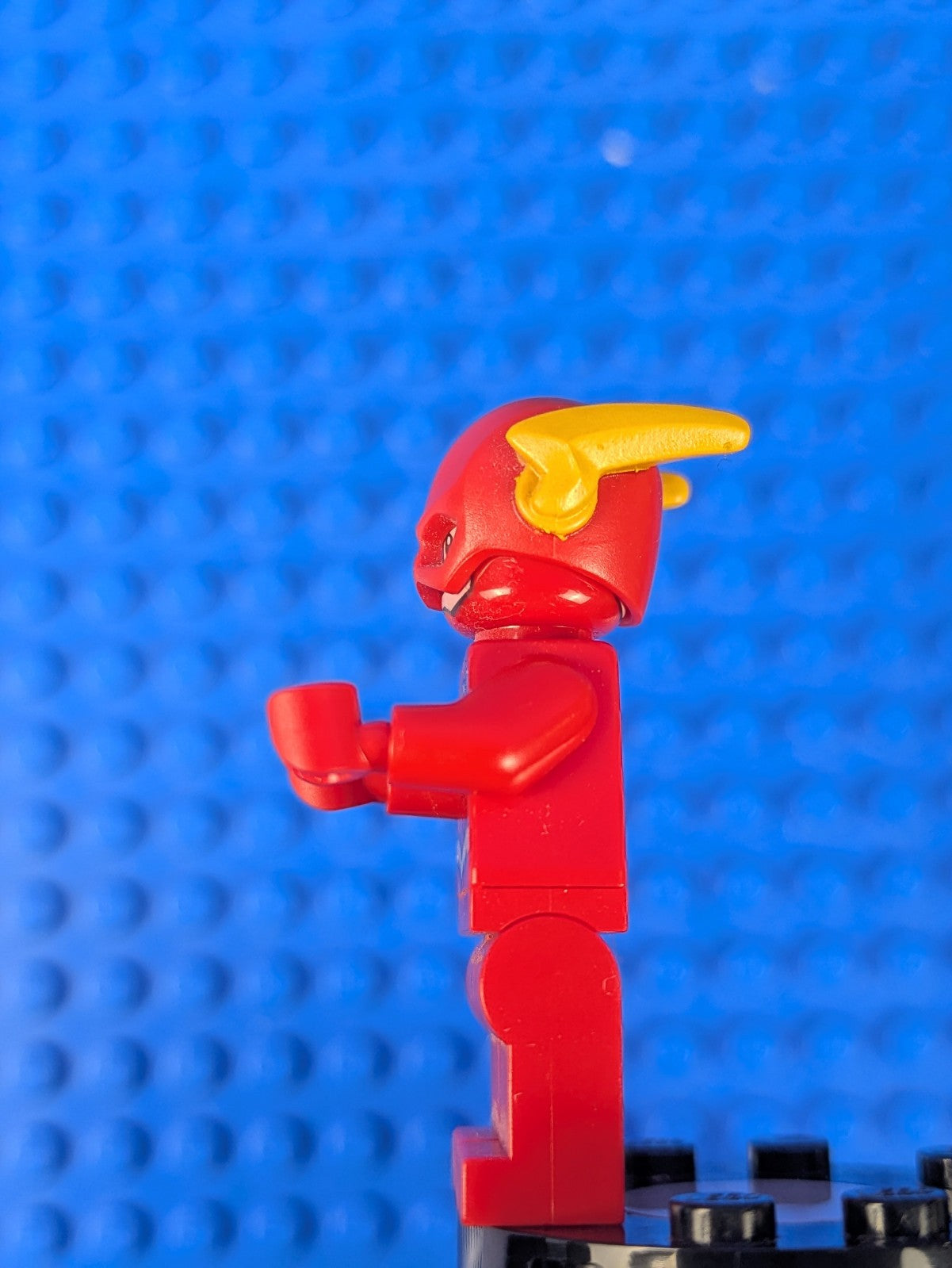 Lego Super Heroes: The Flash - Gold Outlines on Chest sh0473 Sets 76098, 211904