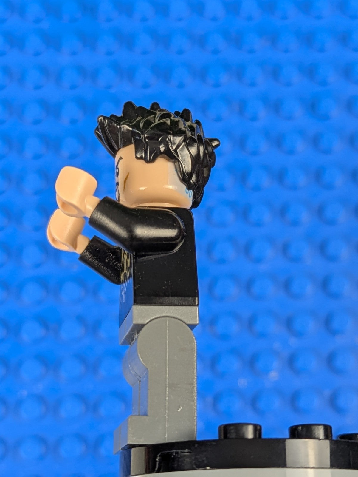 Lego Super Heroes: Tony Stark - Black Shirt with Gold Helmet sh0747 Set 76194