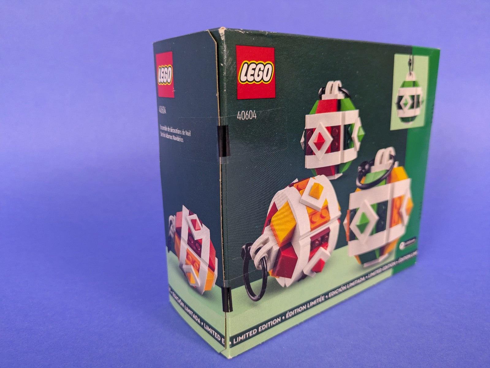 Lego Holiday & Event: Christmas: Christmas Decor Set 40604