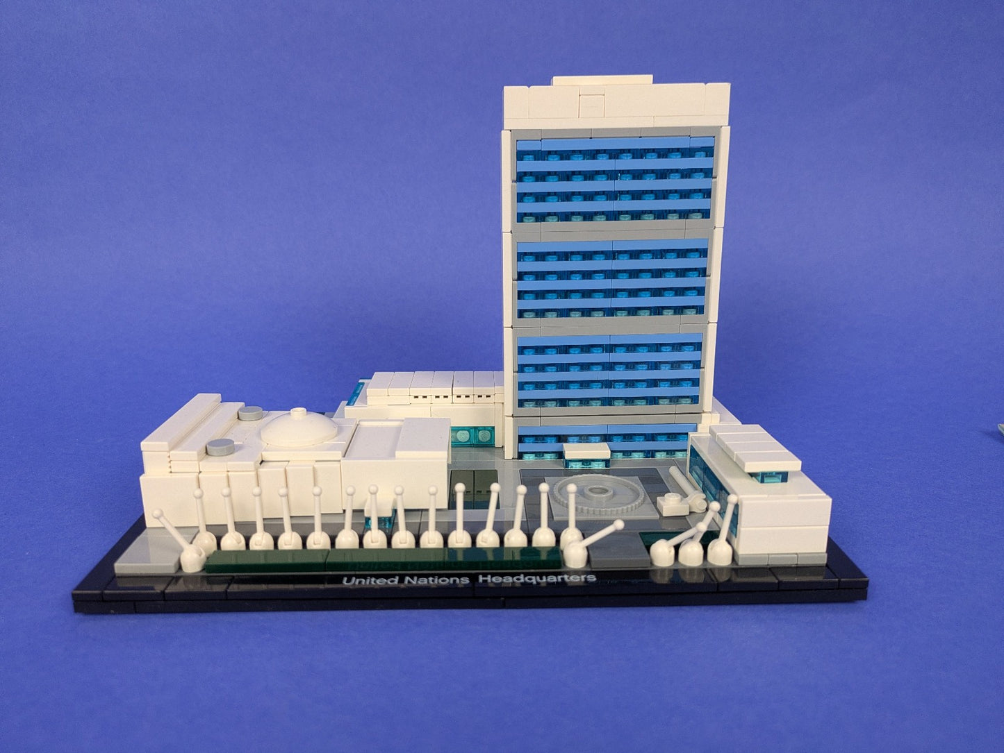 Lego Architecture: United Nations Headquarters Set 21018 - Set Only