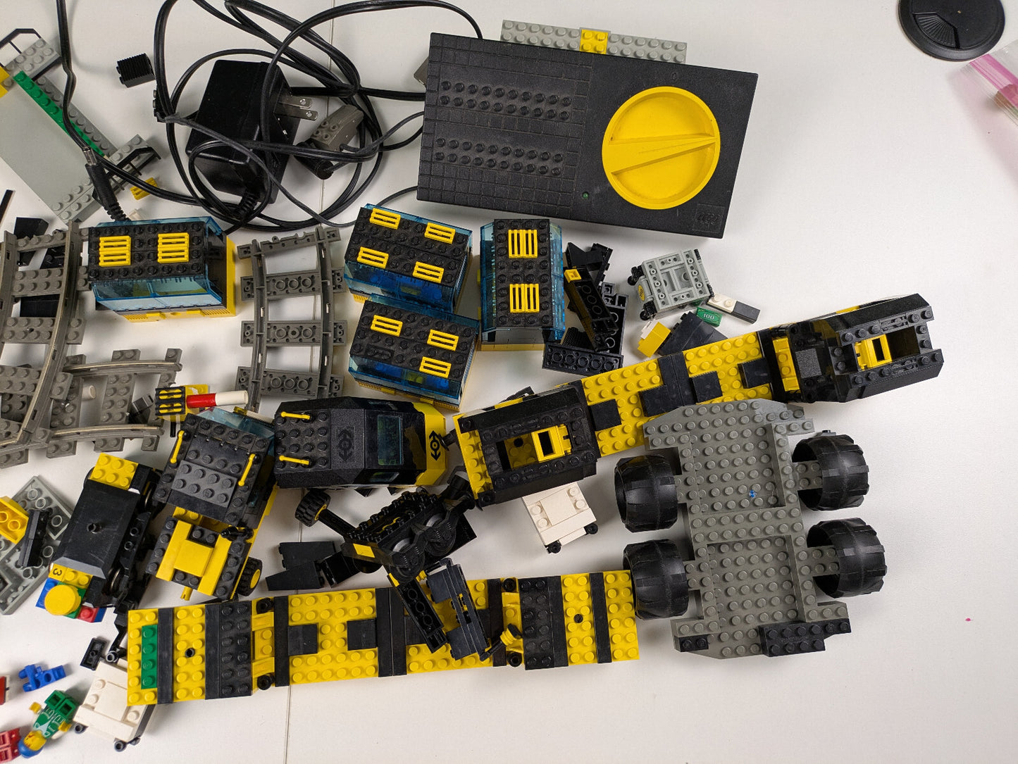 Lego Train: 9V: Cargo Railway Set 4559 - w/ Instruction (Incomplete Minifigure)