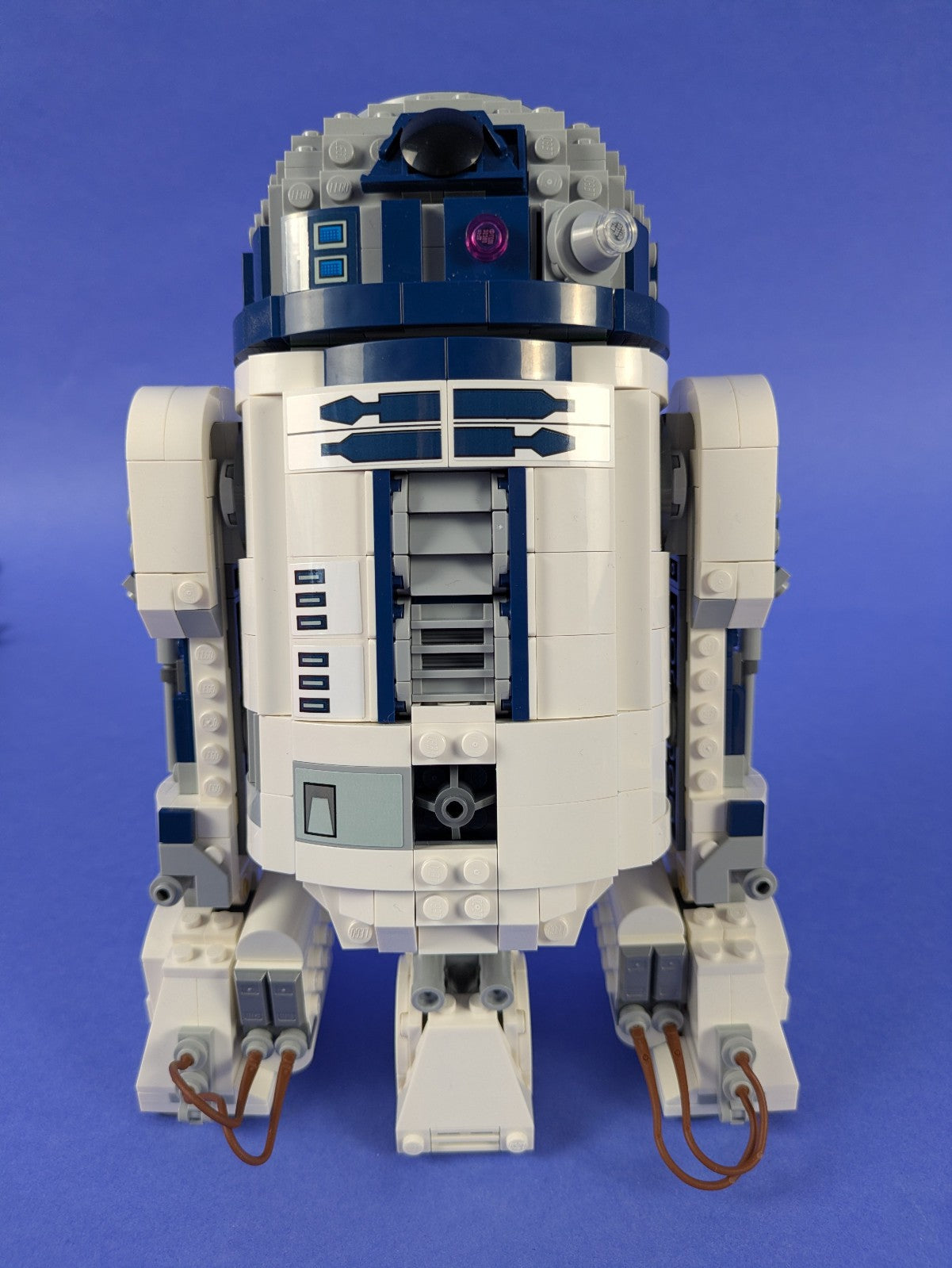 Lego Star Wars: Sculptures: R2-D2 Set 75379 Complete Set