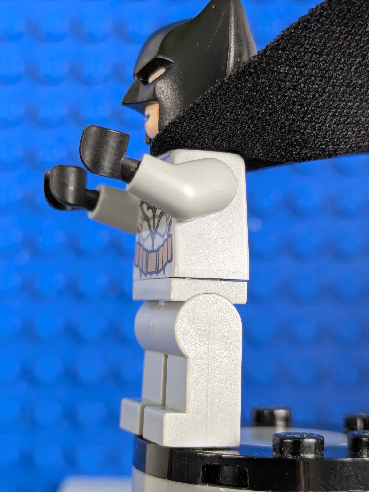 Lego Super Heroes: Batman - Light Bluish Gray Suit sh0552 Set 76117