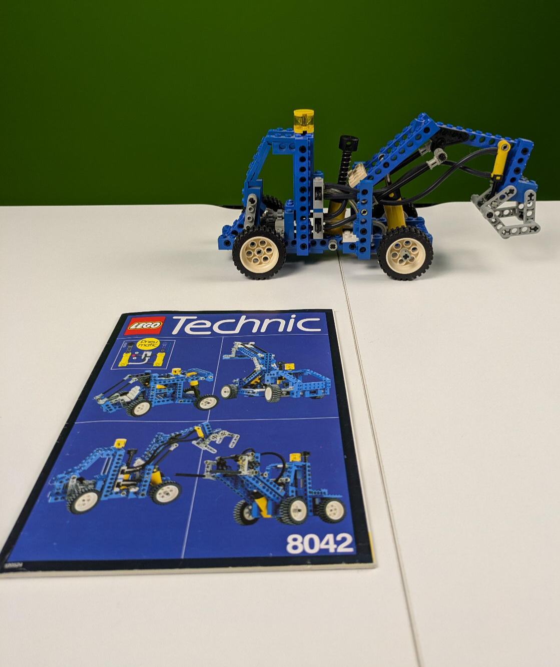 Lego Technic: Universal Building Set: Pneumatic Set 8042 - w/ Instructions