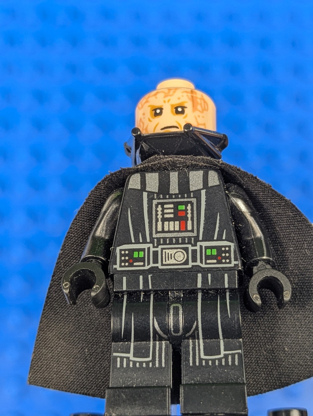 Lego Star Wars: Darth Vader - Light Nougat Head sw1228 Set 75334