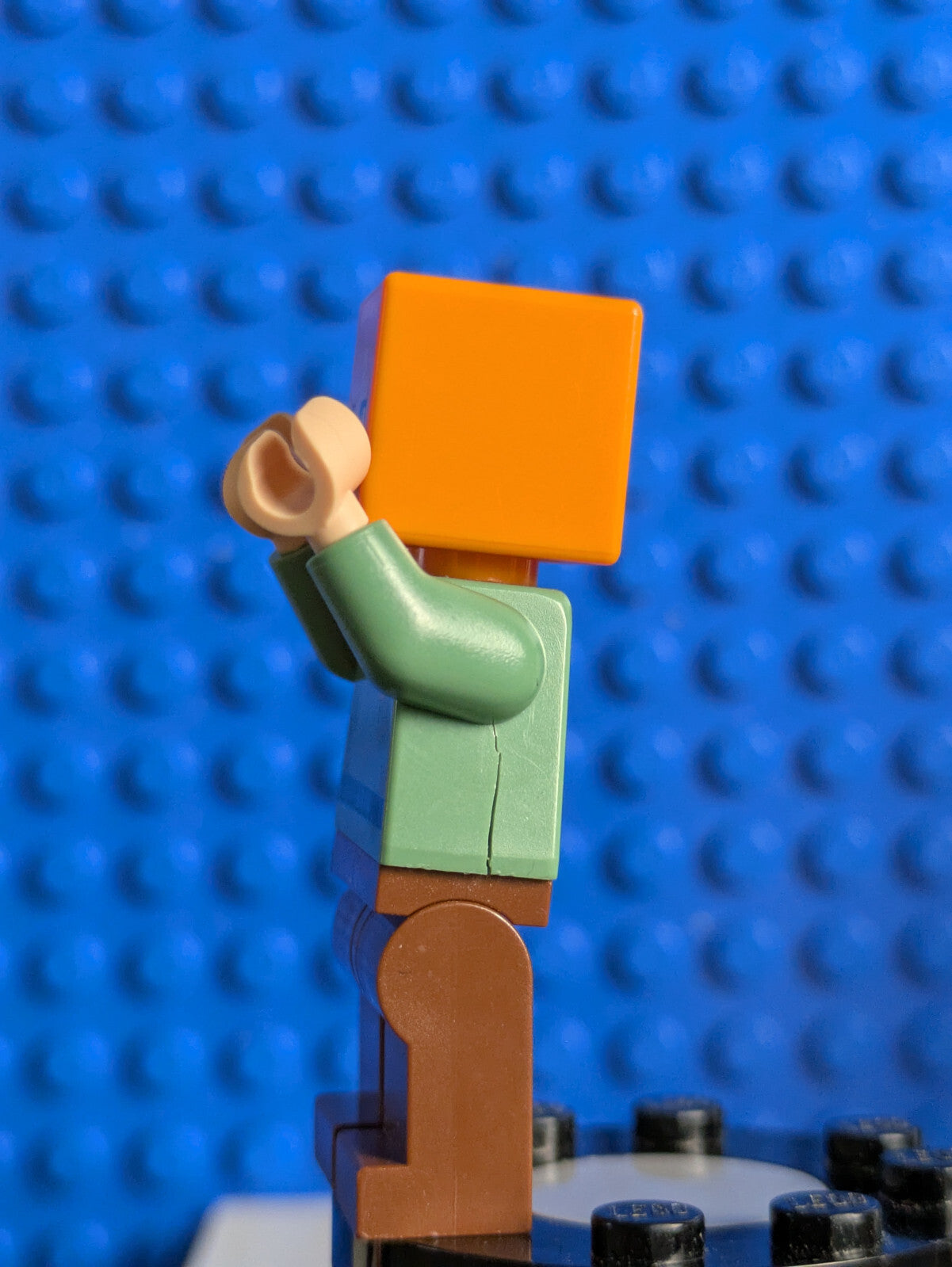 Lego Minecraft: Alex - Reddish Brown Legs min017 Sets 21121, 662308