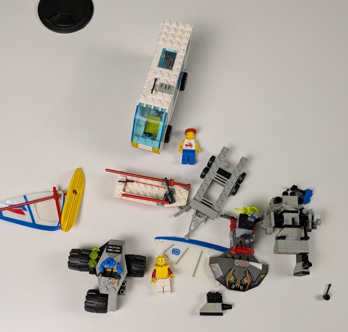 Lego Space: Cyborg Scout / Surf N' Sail Camper / Recon Ray / Spy-Bot 4 Set Deal!
