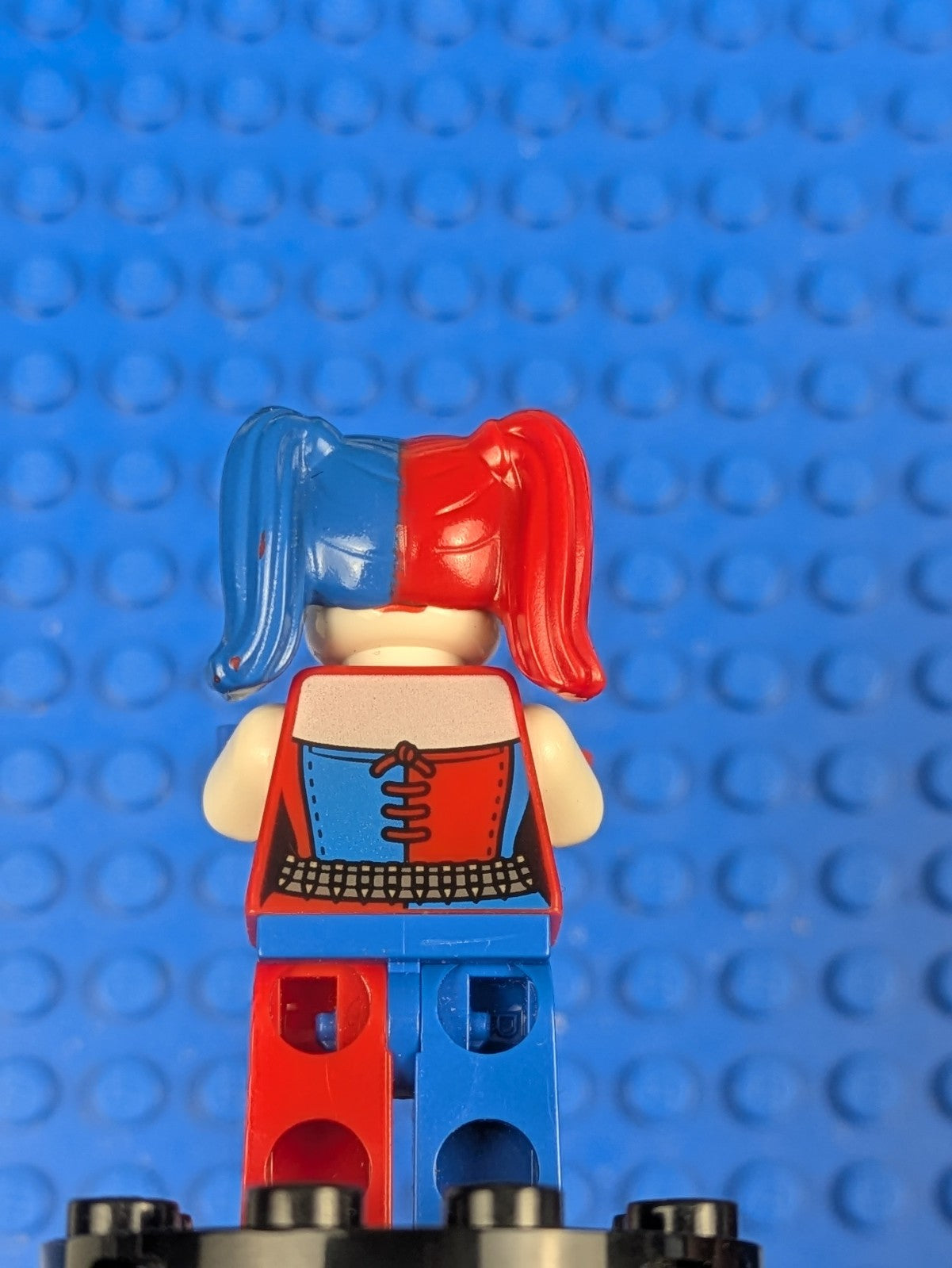 Lego Super Heroes: Batman II: Harley Quinn - Blue and Red Hands sh0260 Set 76053