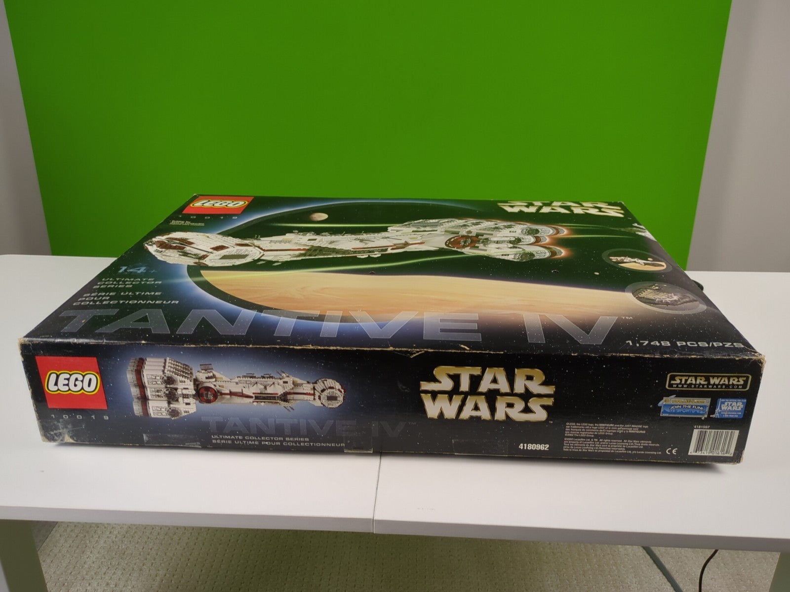 Lego Star Wars: Rebel Blockade Runner - UCS 10019 (Tantive IV) - BRAND NEW!