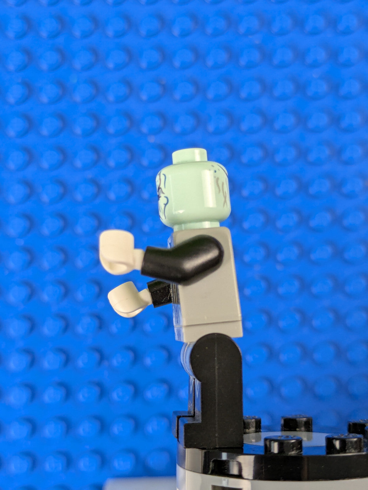 Lego Super Heroes: Infinity War: Ebony Maw - Light Aqua Head sh0508 Set 76108