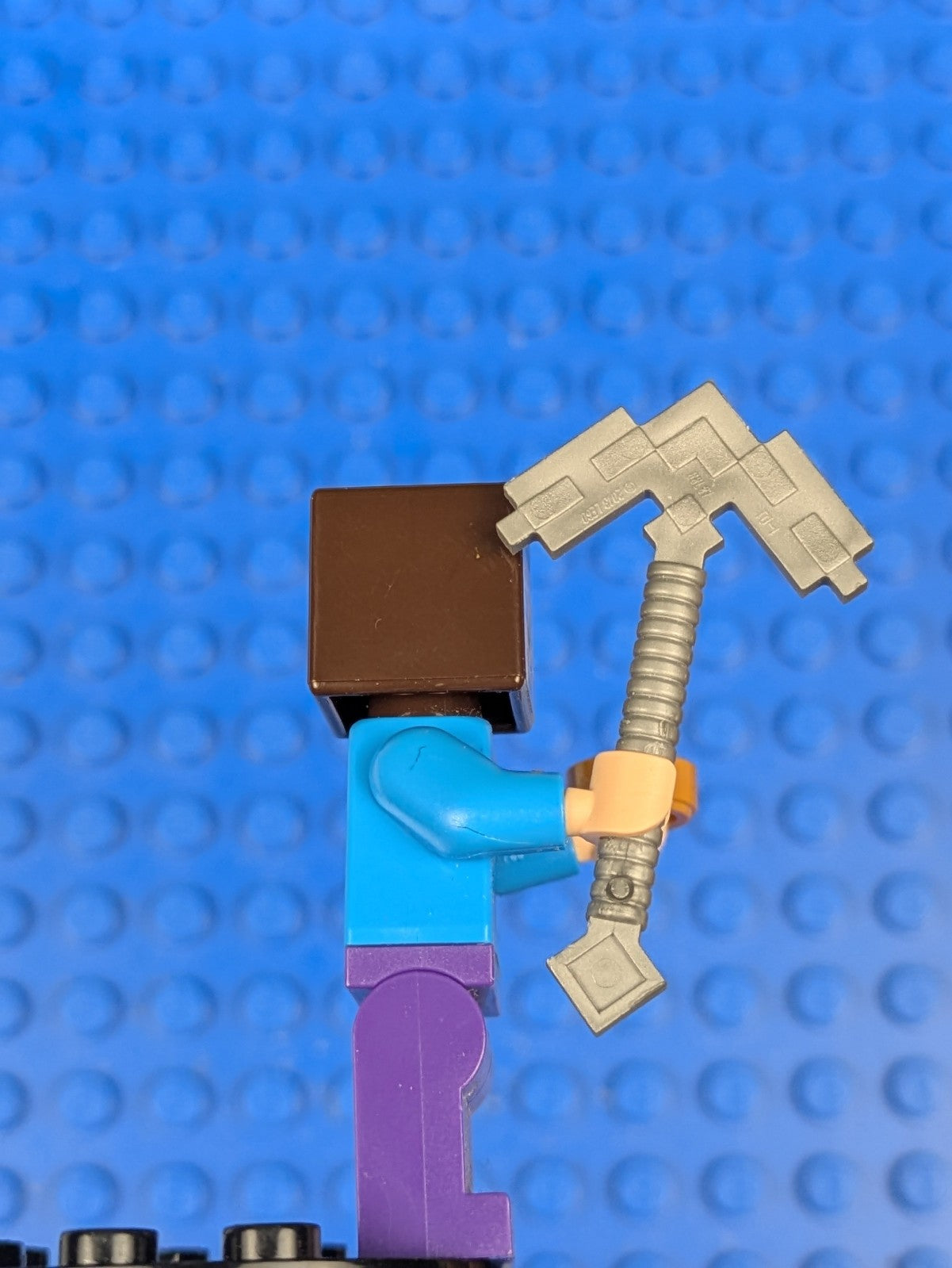 Lego Minecraft: Steve (Light Nougat) - Dark Purple Legs min009 Set 21116