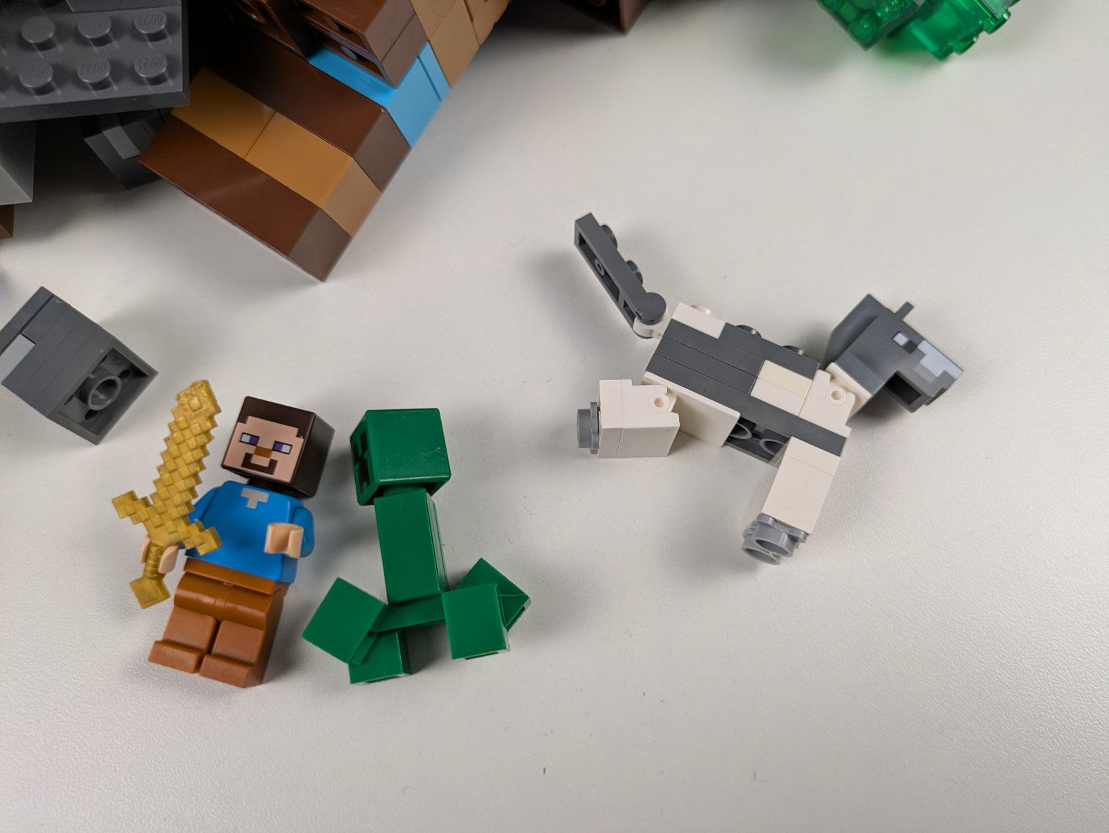 Lego Minecraft: The Crafting Box 2.0 Set 21135 - Complete Set