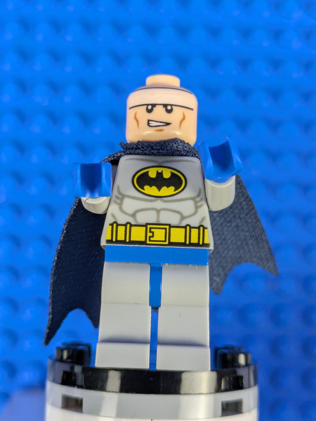 Lego Super Heroes: Batman - Light Bluish Gray Suit sh0111 Sets 10672, 10724