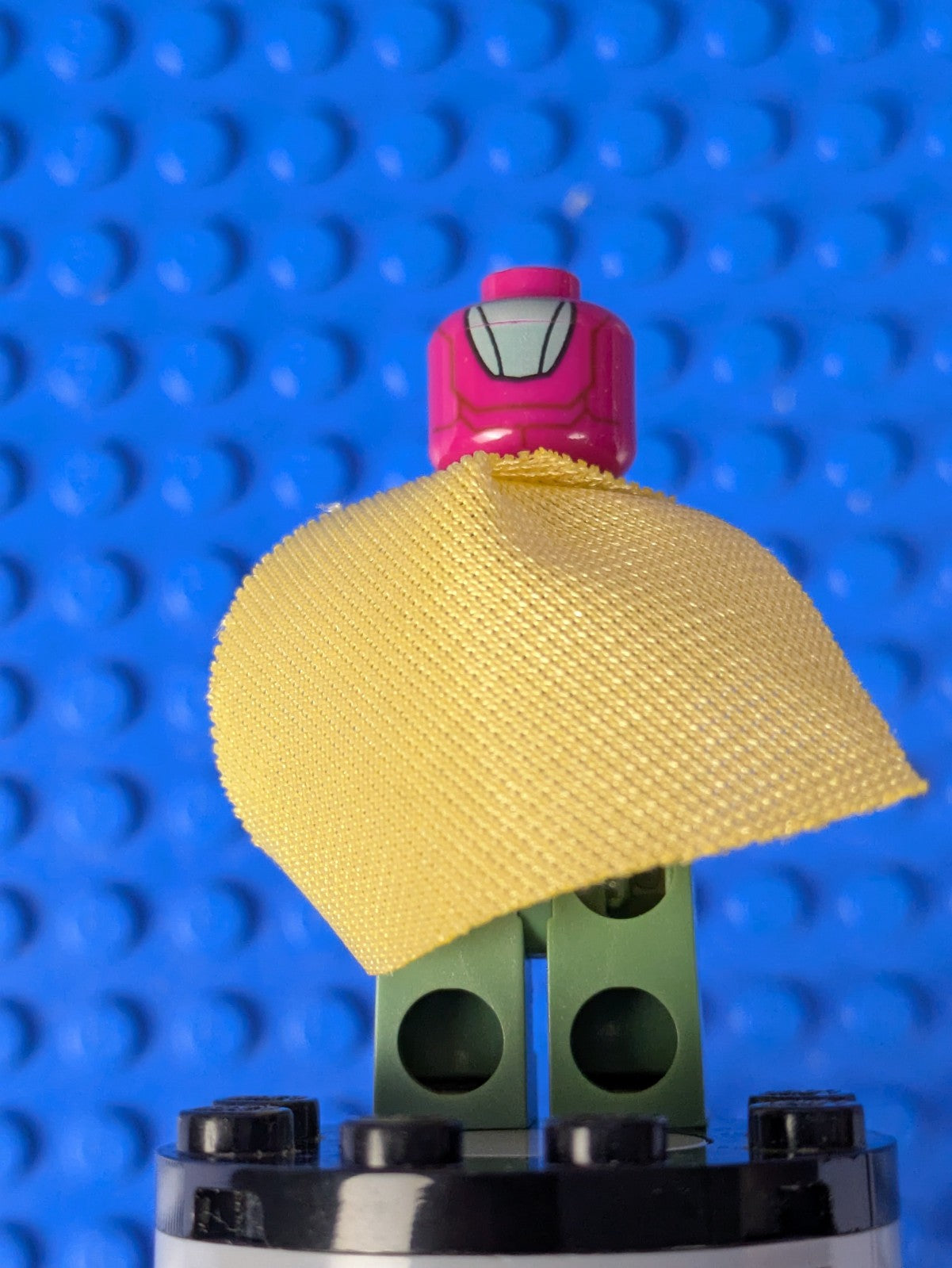 Lego Super Heroes: Vision - Sand Green, Yellow Spot on Forehead sh0303 Set 76067