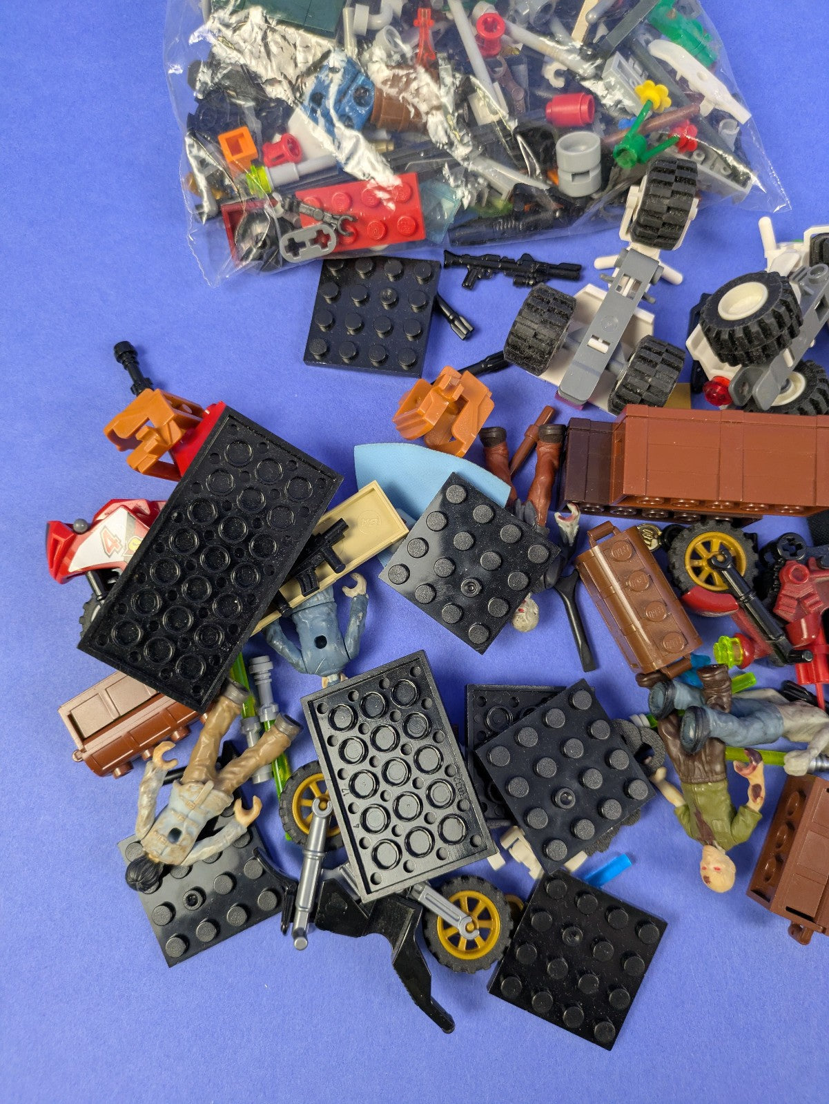LEGO & Non-LEGO Assorted Minifigure and Random Parts Bundle Lot - 1 lb 5.3 oz