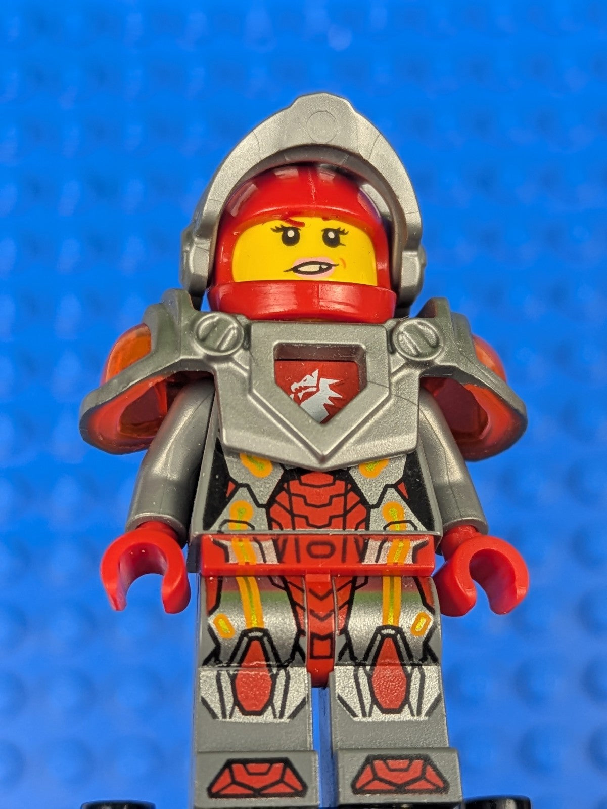 Lego NEXO KNIGHTS: Macy Halbert - Flat Silver Visor and Armor nex016 Set 70323