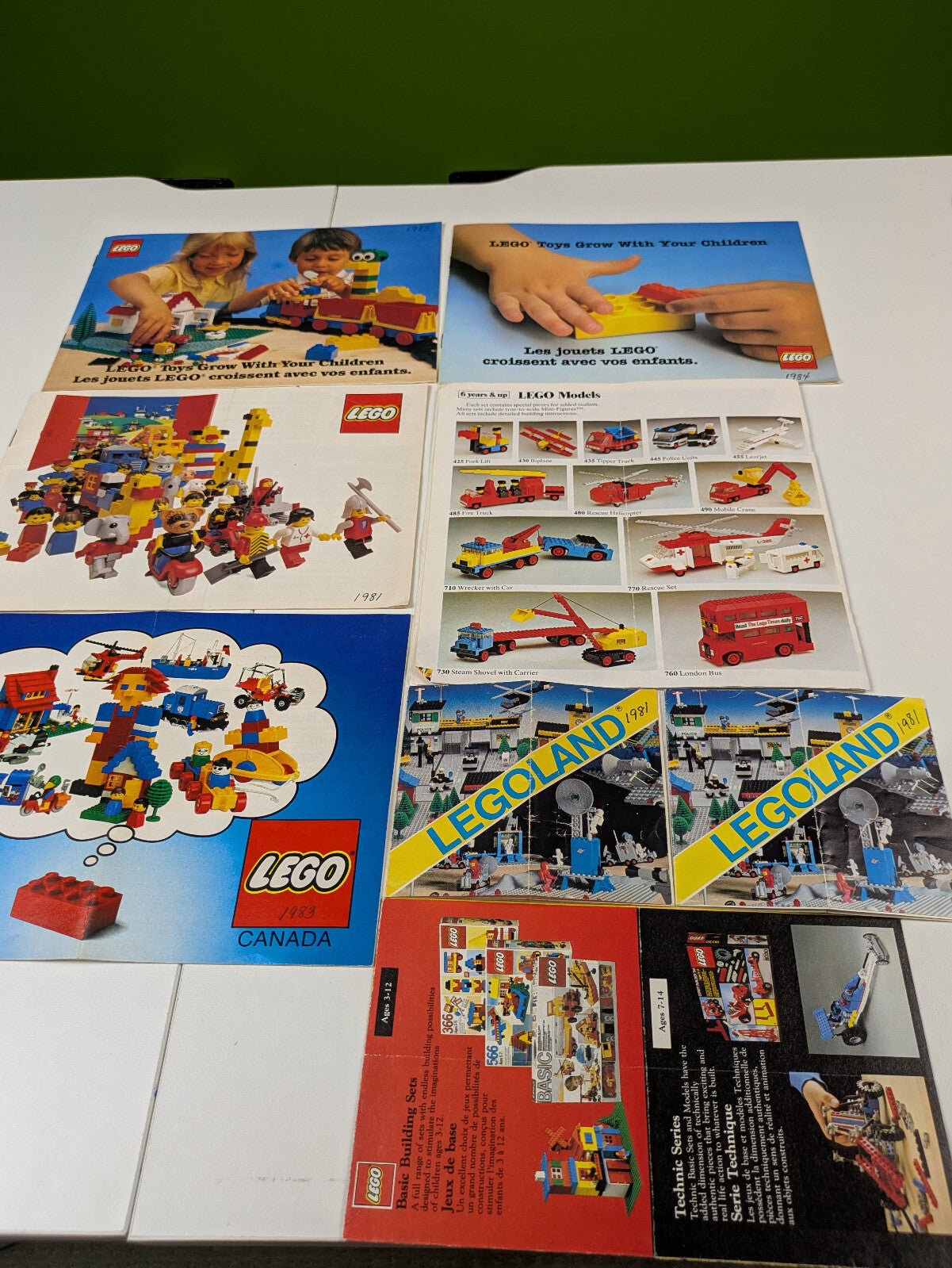 Lego Basic Assorted Set: 1970's - 1980's with 570 Assorted Piece - Instructions