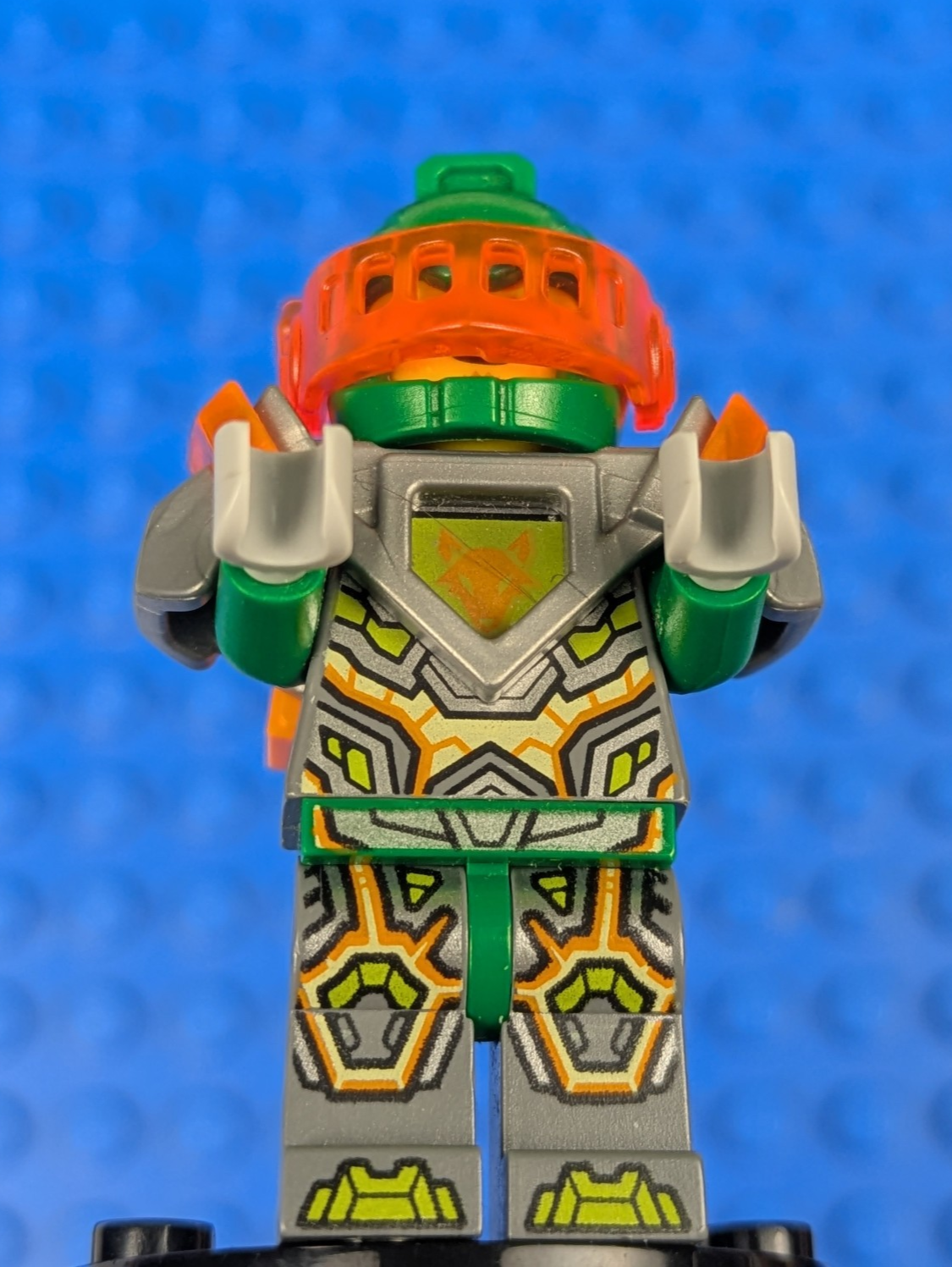 Lego NEXO KNIGHTS: Aaron Fox - Trans-Neon Orange Visor nex068 Set 70355