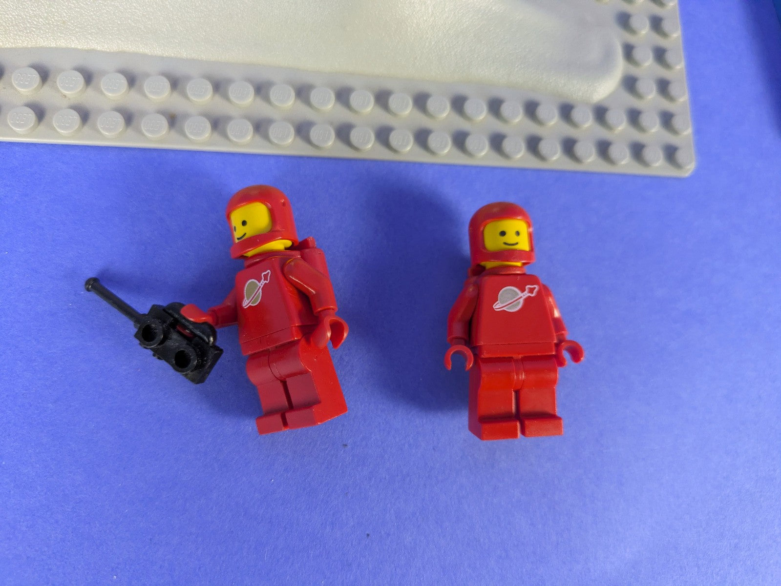 Lego Space: Classic Space: Beta-1 Command Base 6970 & Mobile Rocket Launcher 897