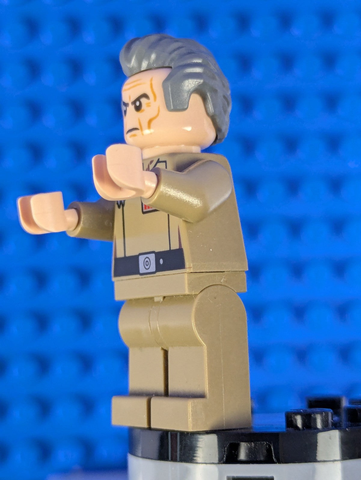 Lego Star Wars: Grand Moff Wilhuff Tarkin - Dark Tan Uniform sw0741 Set 75150