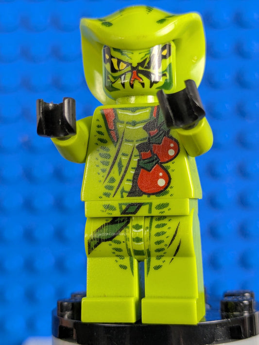 Lego NINJAGO: Rise of the Snakes: Lasha - Red Vials njo0051 Set 9447