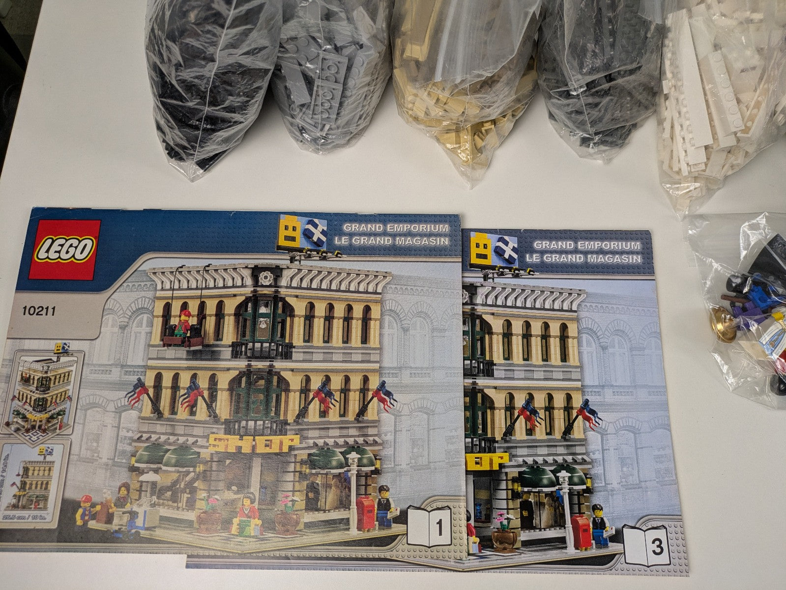 Lego Creator: Modular Buildings Collection: Grand Emporium Set 10211