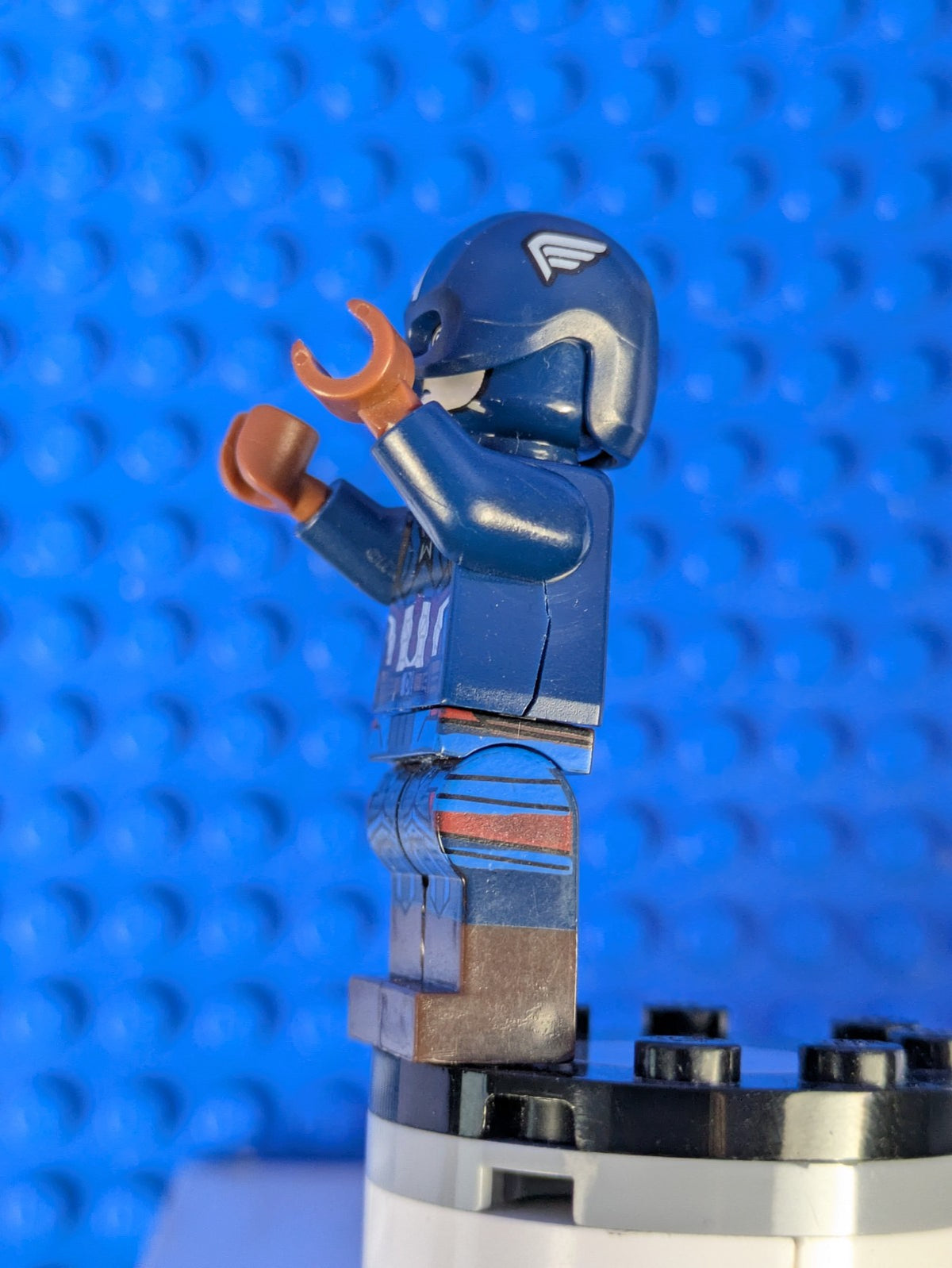 Lego Super Heroes: Captain America - Dark Blue Suit sh0495 Set 76101