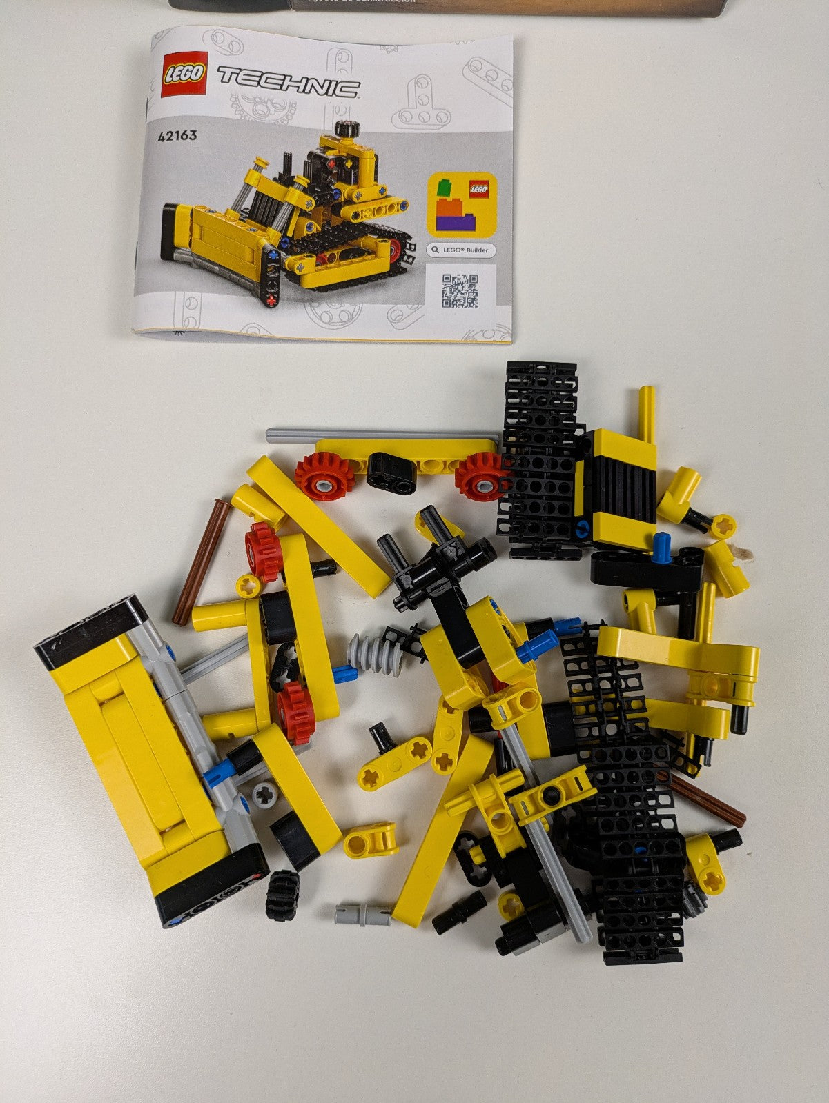 Lego Technic: Model: Construction: Heavy-Duty Bulldozer Set 42163 - Complete Set