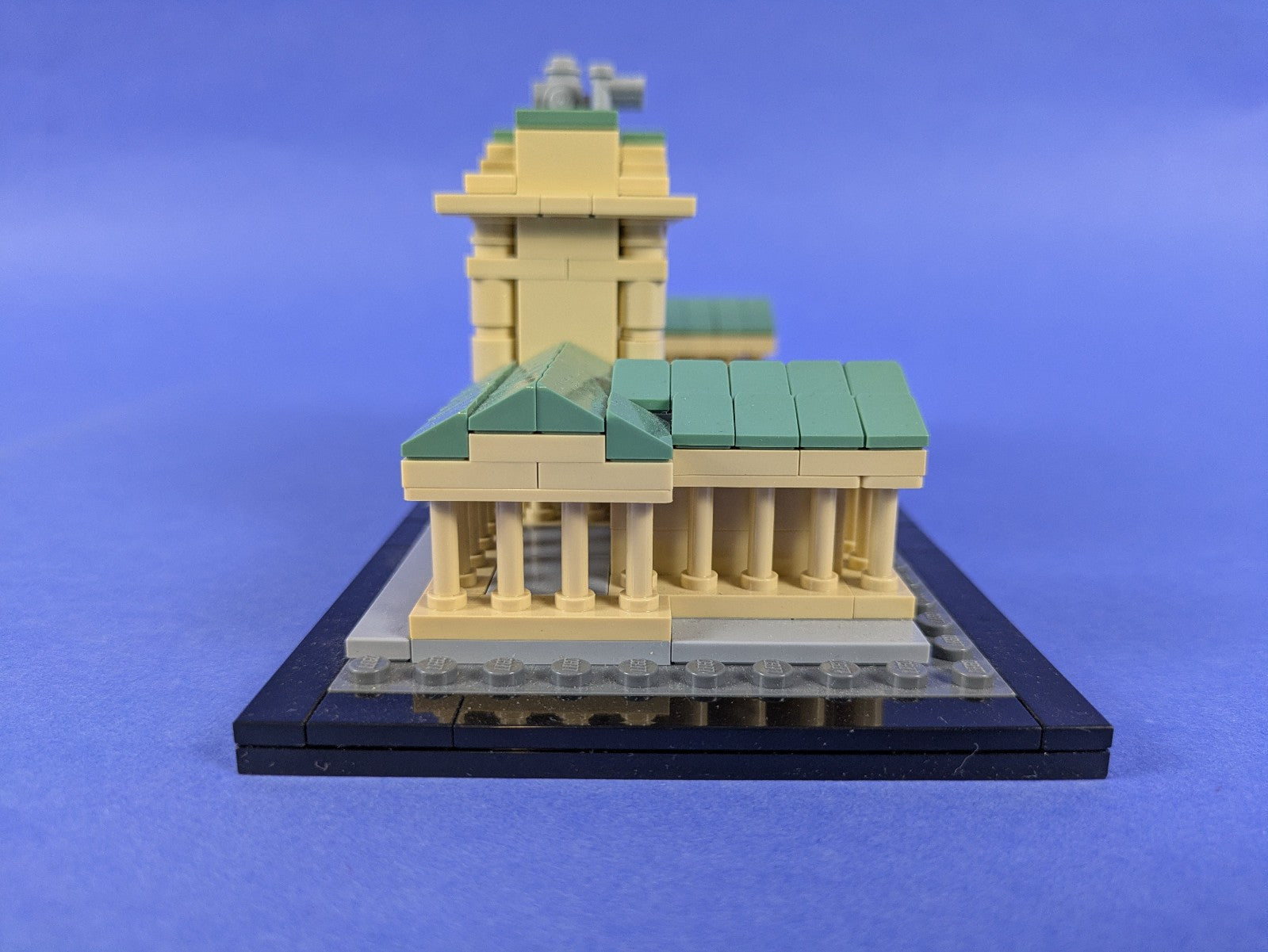 Lego Architecture: Brandenburg Gate Set 21011 Complete Set