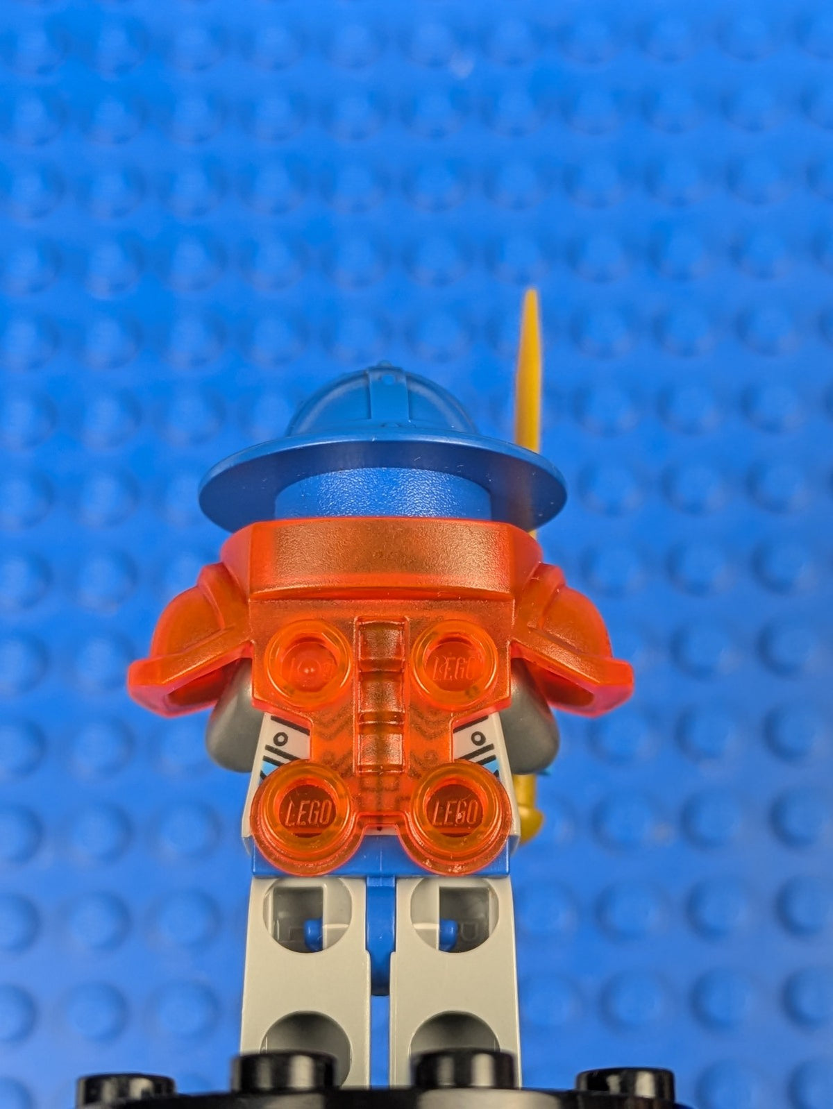 Lego NEXO KNIGHTS: Royal Soldier / King's Guard - Blue Helmet nex074 Set 70347