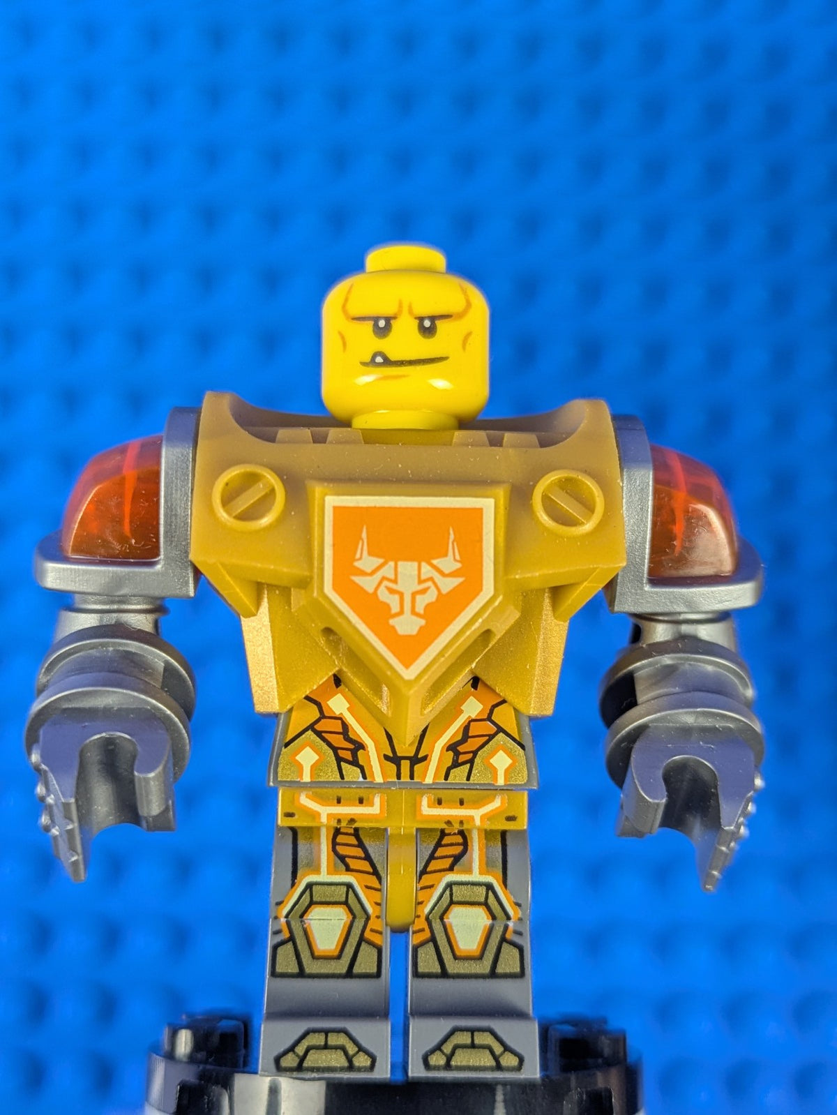 Lego NEXO KNIGHTS: Axl - Trans-Neon Orange Visor nex137 Set 72006