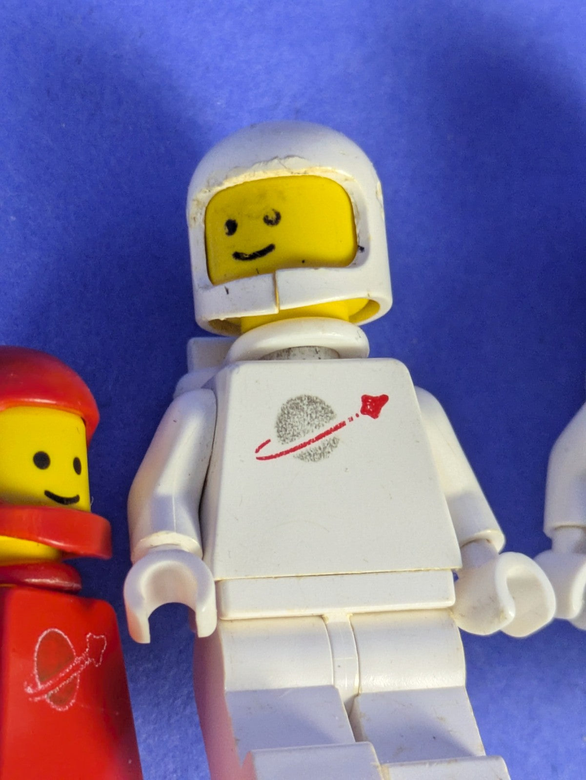Lego Space: Classic Space: Beta-1 Command Base 6970 & Mobile Rocket Launcher 897