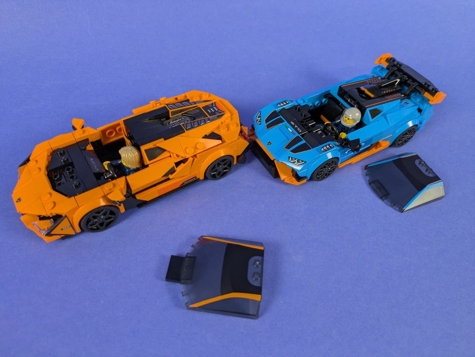Lego SPEED CHAMPIONS: Lamborghini Revuelto & Lamborghini Huracán STO Set 77238
