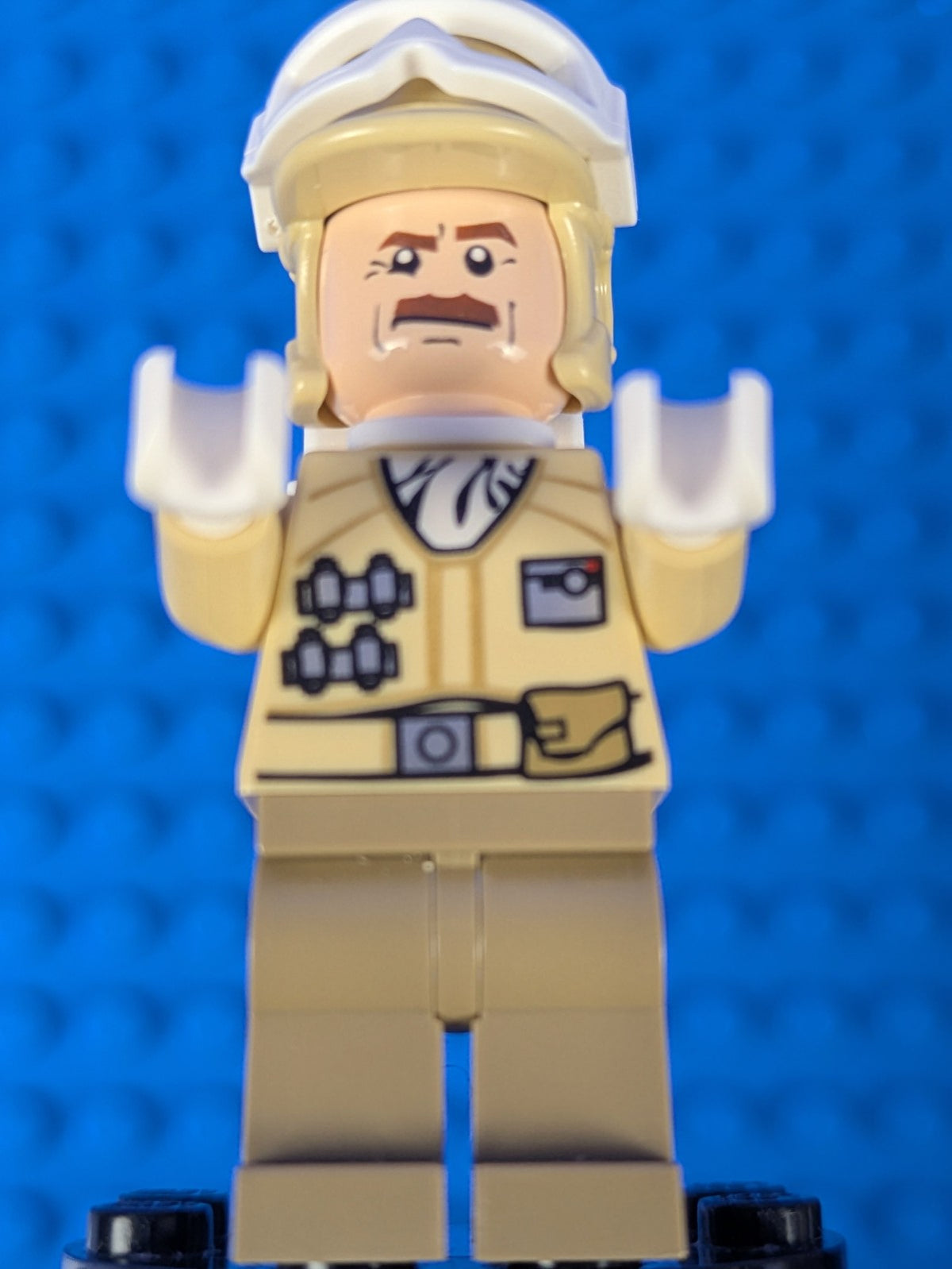 Lego Star Wars: Hoth Rebel Trooper Tan Uniform (Moustache) sw0425 Set 9509