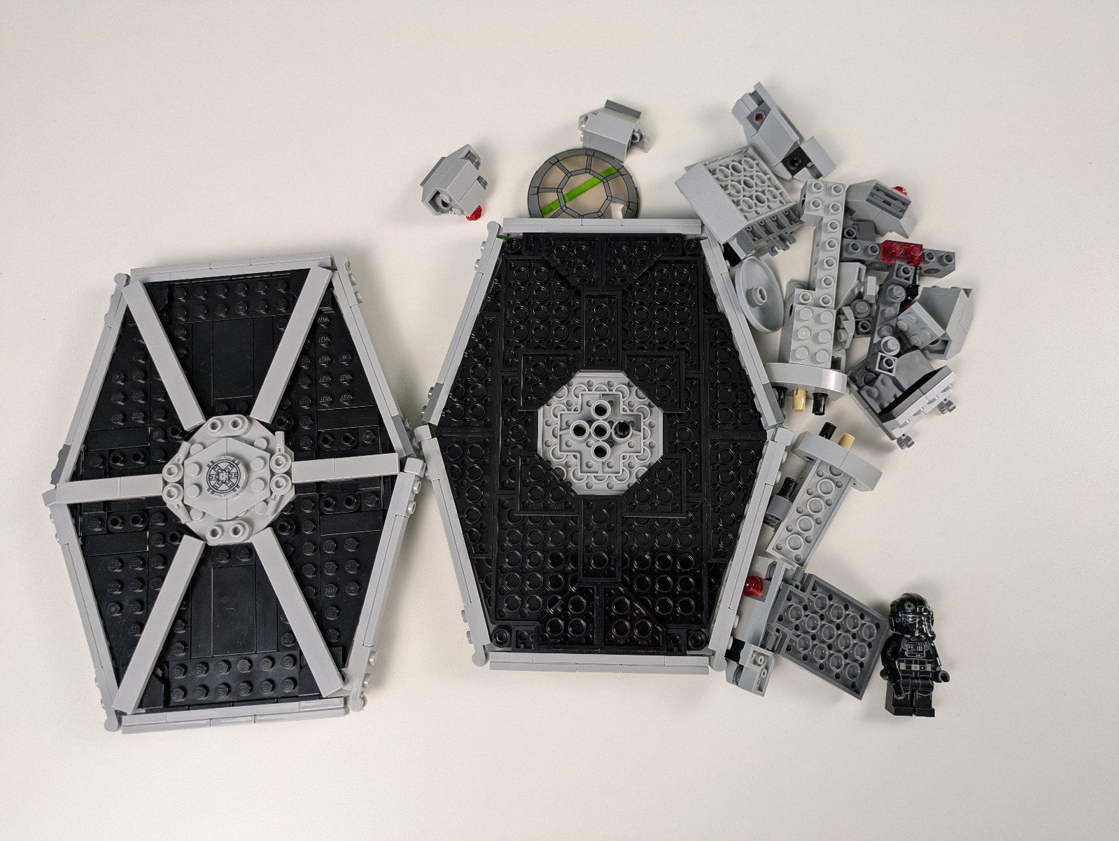 Lego Star Wars: Episode 4-6: Imperial TIE Fighter Set 75300 - Incomplete Set
