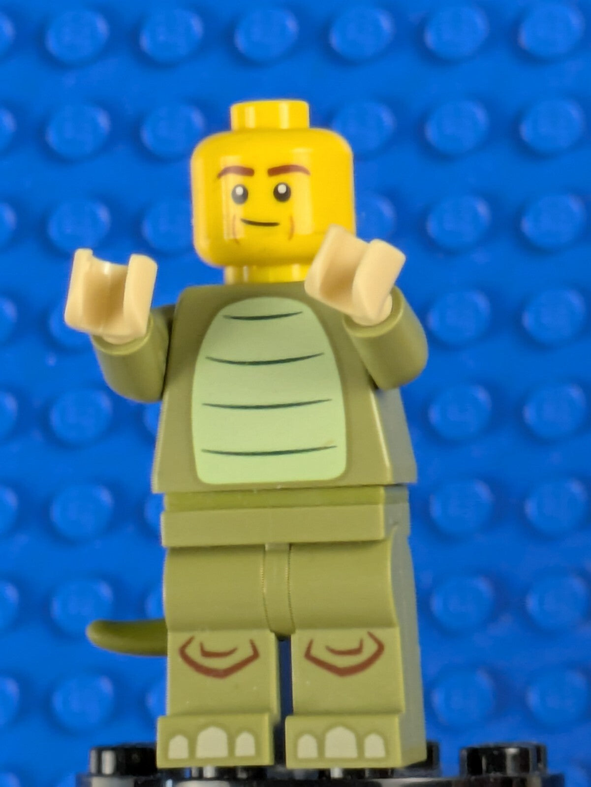 Lego Collectible Minifigures: Series 25: Triceratops Costume Fan col25-8 71045