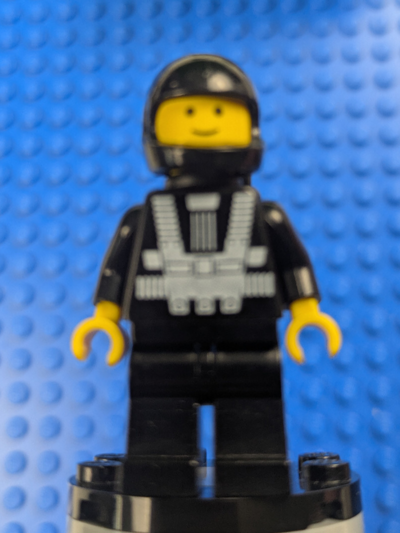 Lego Space: Blacktron I: Blacktron I Reissue Yellow Hands sp001new Set 5000440