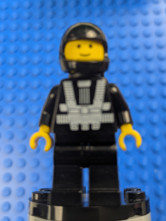 Lego Space: Blacktron I: Blacktron I Reissue Yellow Hands sp001new Set 5000440