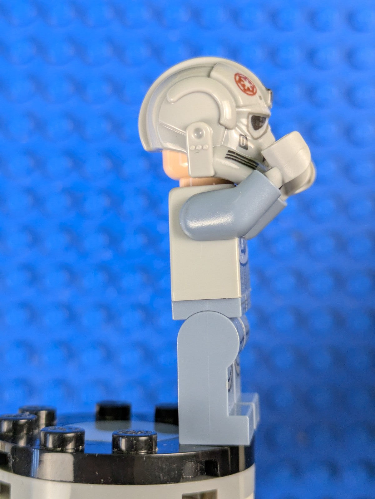 Lego Star Wars: AT-AT Driver - Dark Red Imperial Logo sw1105 Set 75288