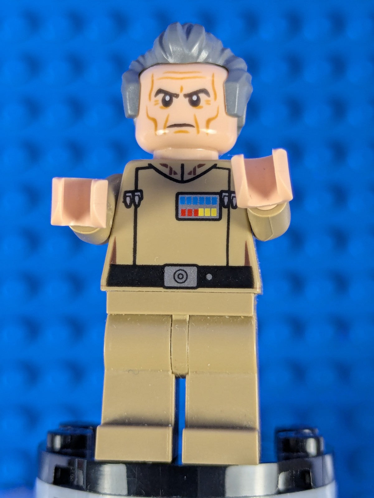 Lego Star Wars: Grand Moff Wilhuff Tarkin - Dark Tan Uniform sw0741 Set 75150