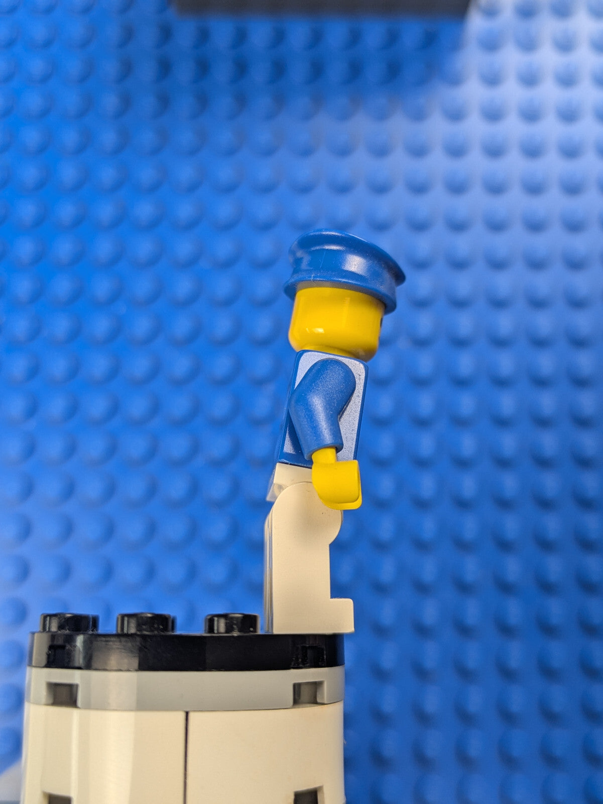 Lego Town: Creator: Palace Cinema Employee - Blue Shirt twn178 Set 10232