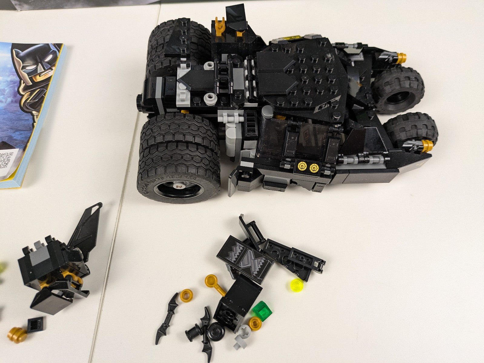 Lego Super Heroes: Batmobile Tumbler: Scarecrow Showdown Set 76239 Complete Set