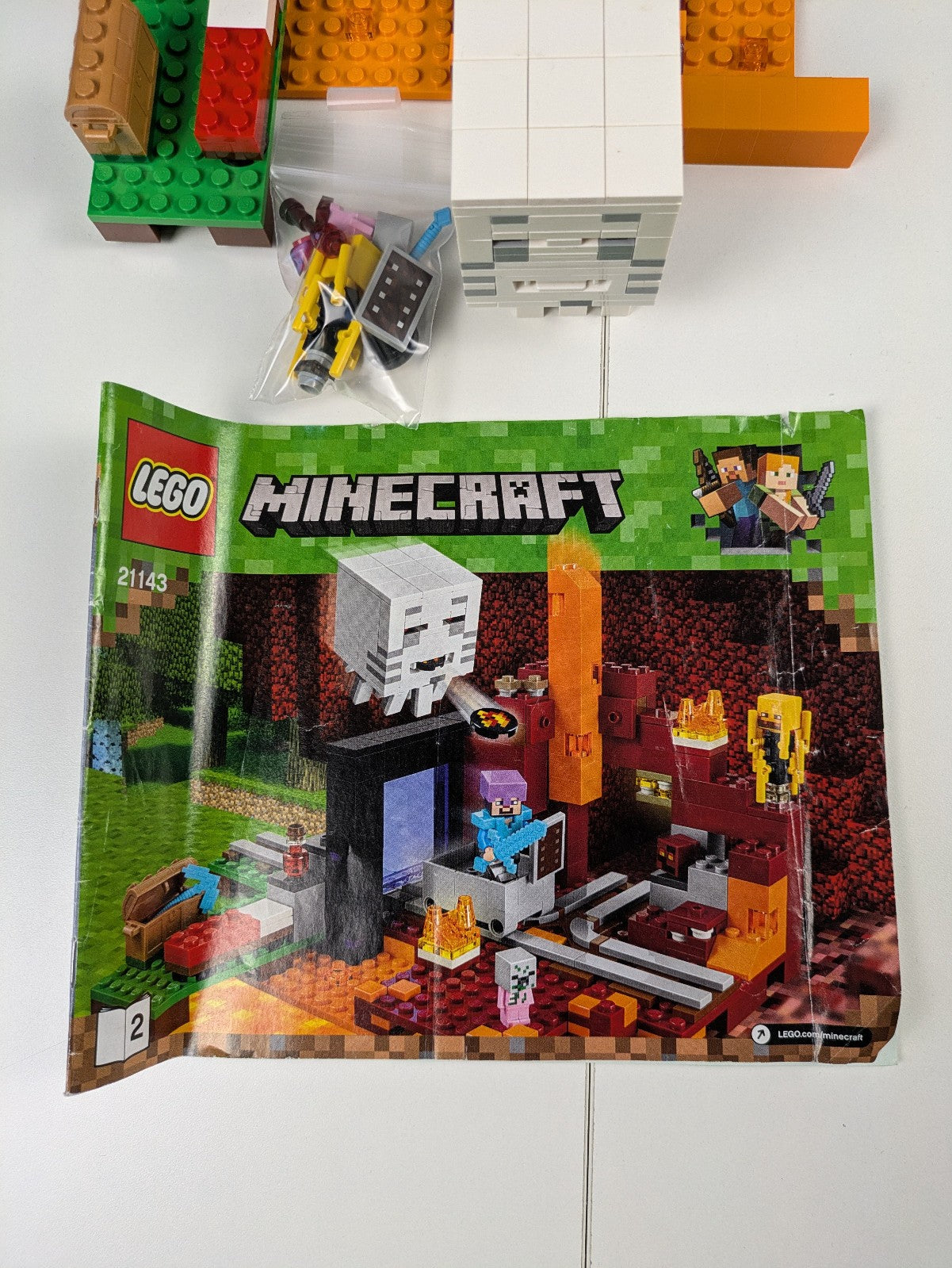 Lego Minecraft: The Nether Portal Set 21143 - w/ Instructions