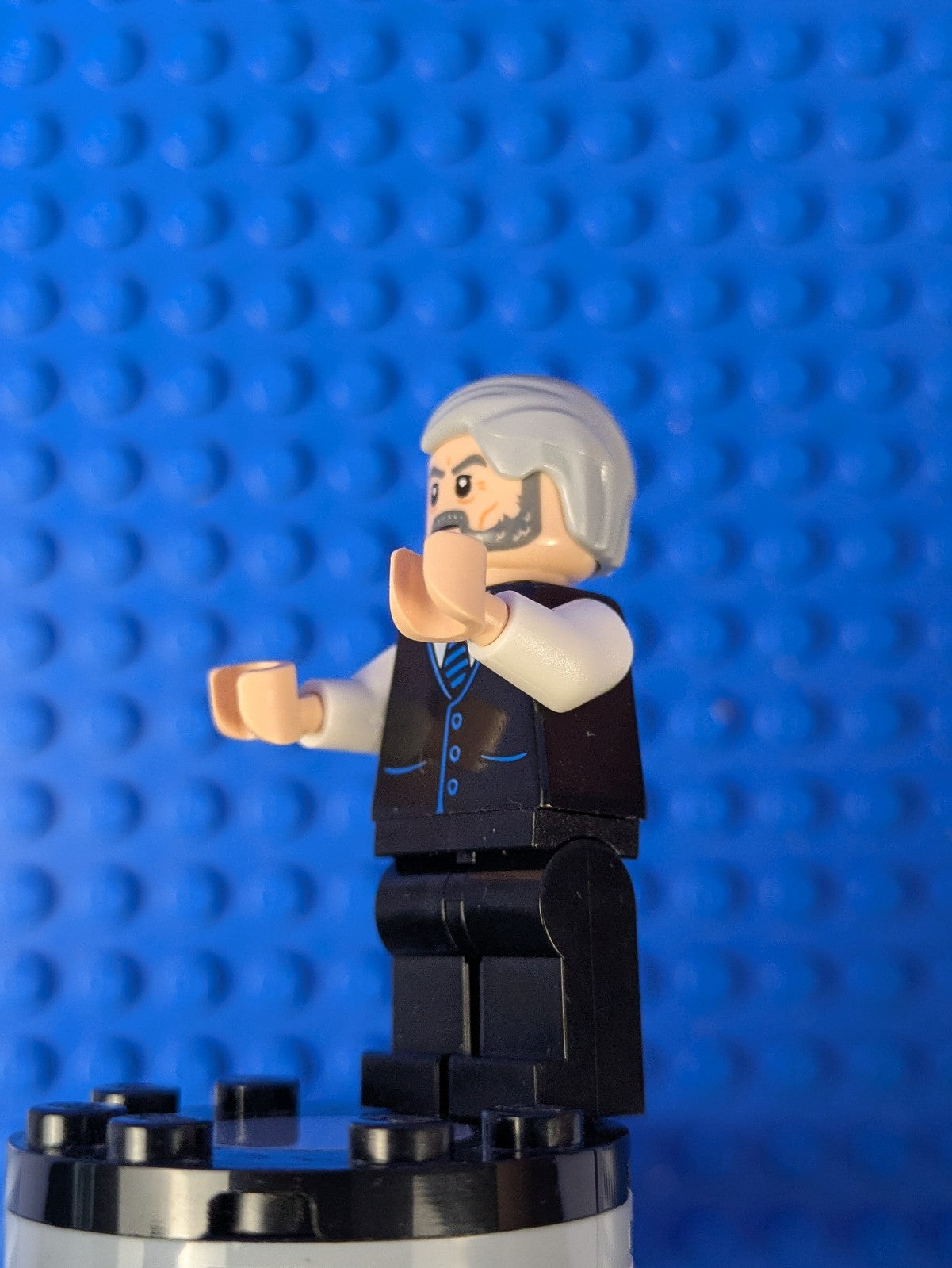 Lego Super Heroes: The Batman: Alfred Pennyworth - Black Vest sh0789 Set 76183