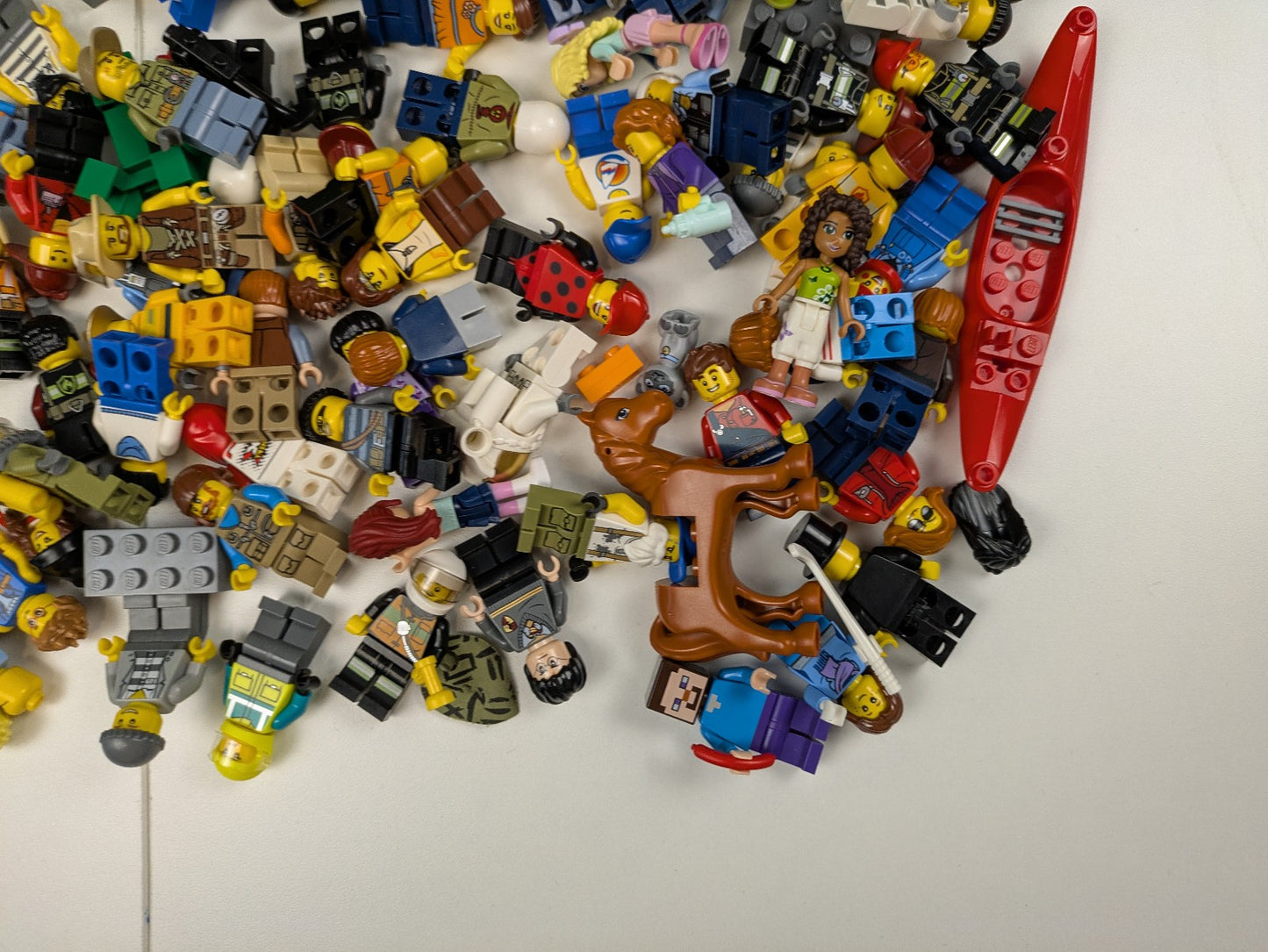 Lego Minifigures Bundle Set: Random Assorted LEGO Minifigures 90+ MINIFIGURES!