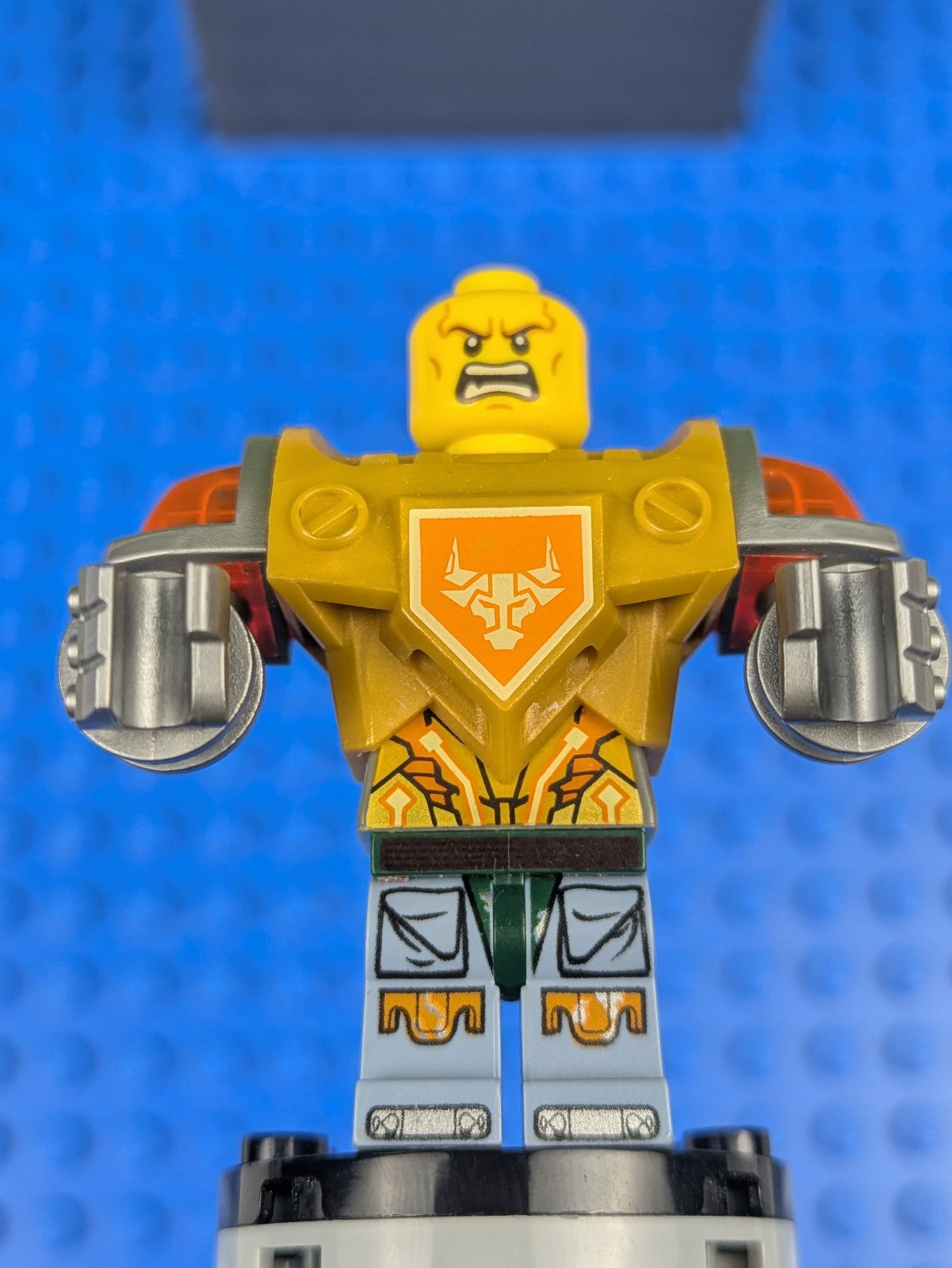 Lego NEXO KNIGHTS: Axl - Trans-Neon Orange Visor nex137 Set 72006