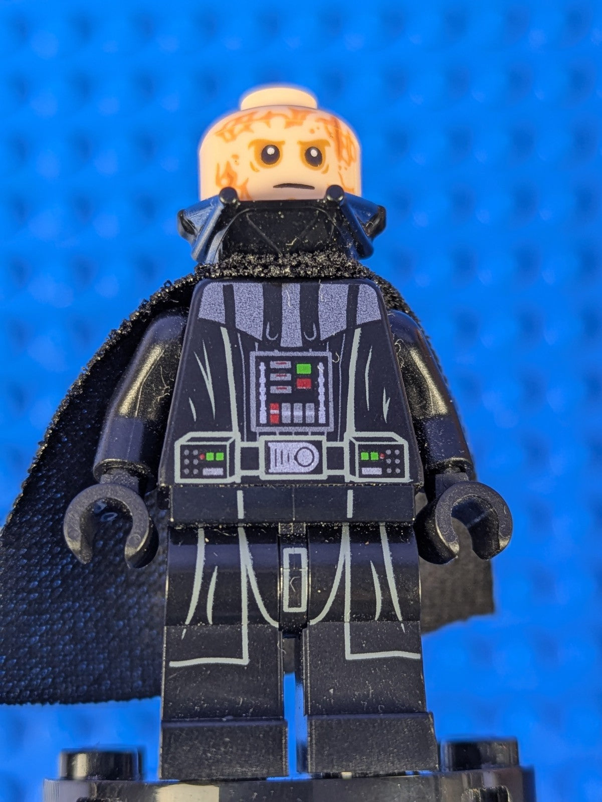 Lego Star Wars: Darth Vader (Light Nougat Head, Plain Arms) sw0834 Set 75183