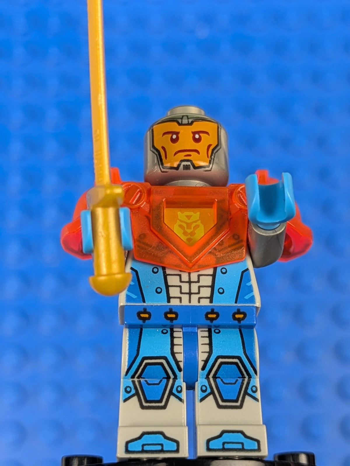 Lego NEXO KNIGHTS: Royal Soldier / King's Guard - Blue Helmet nex074 Set 70347