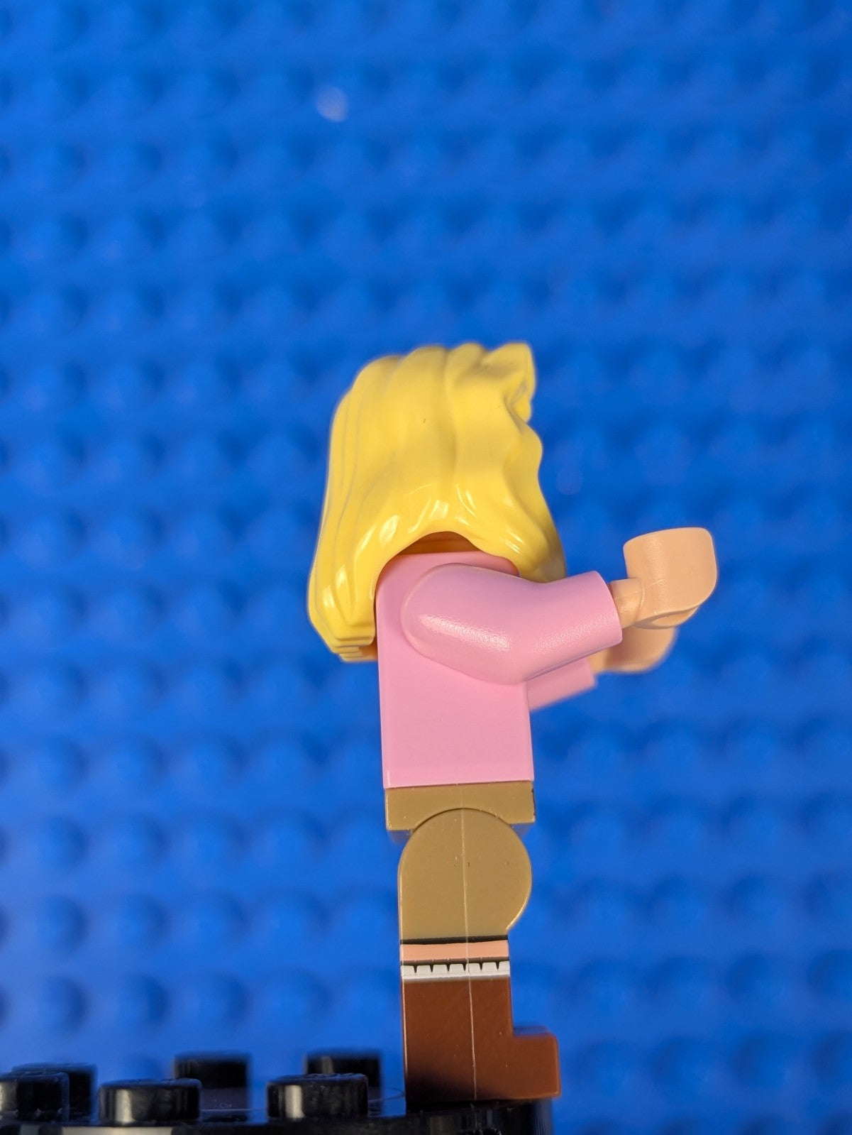 Lego Jurassic World: Dr. Ellie Sattler - Bright Pink Shirt jw028 Set 75932
