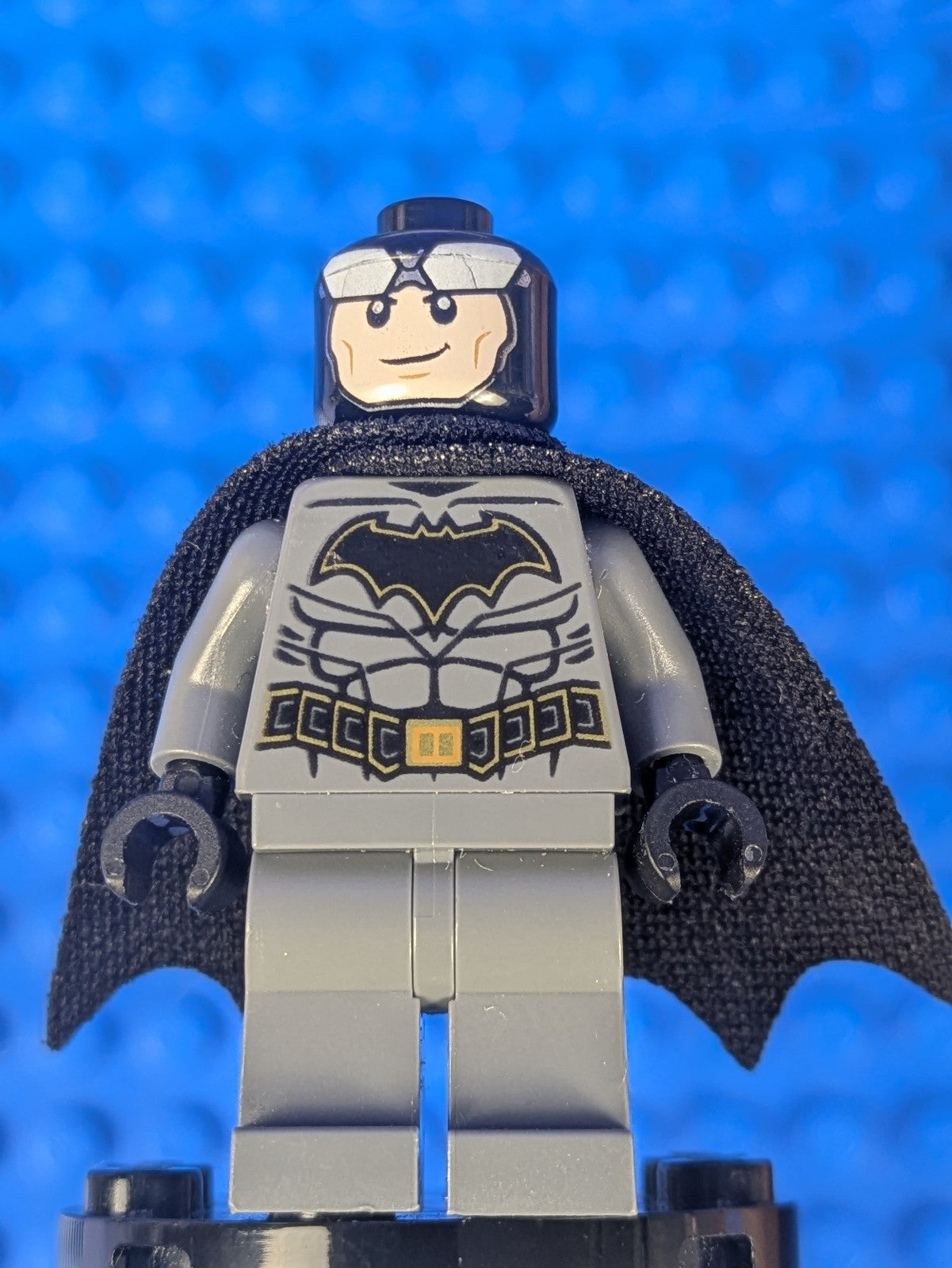 Lego Super Heroes: Batman - Dark Bluish Gray Suit sh0589a Set 76160